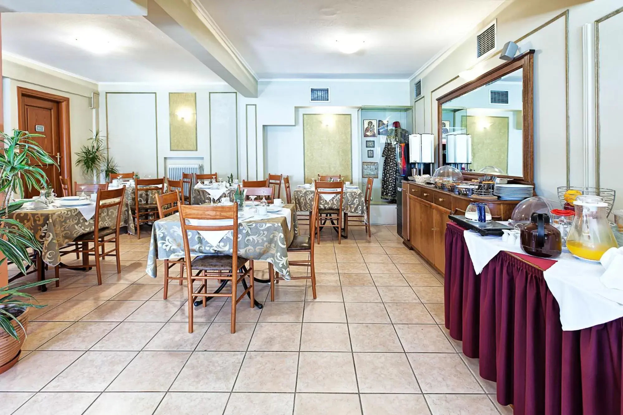 Restaurant/Places to Eat in Anastassiou Hotel