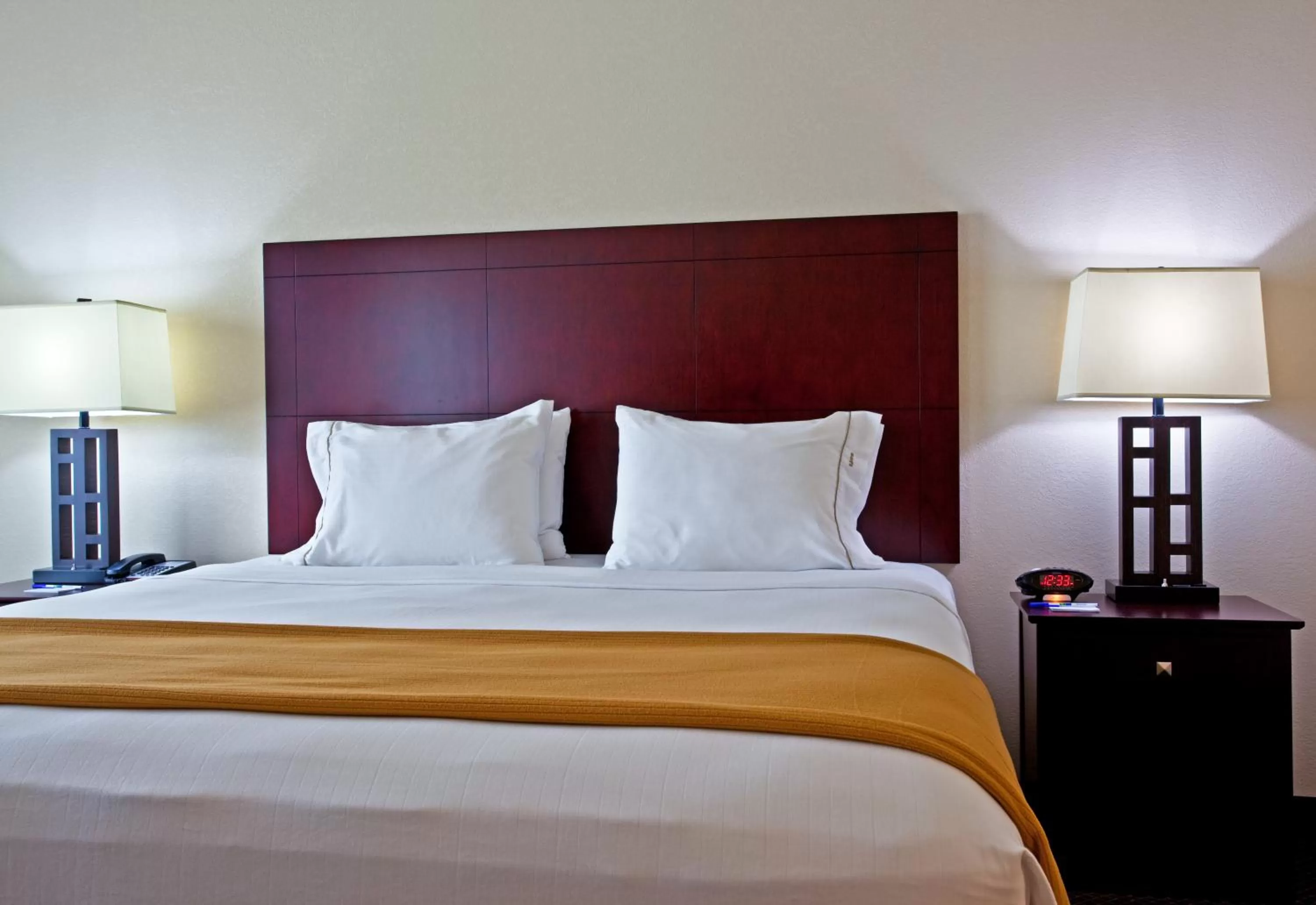 Bedroom, Bed in Holiday Inn Express & Suites Chicago West-O'Hare Arpt Area by IHG