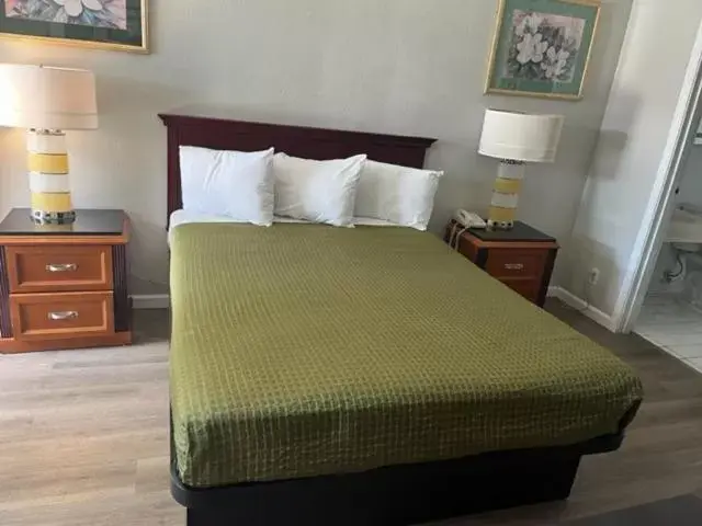 Bed in Americas Best Value Inn - Chico