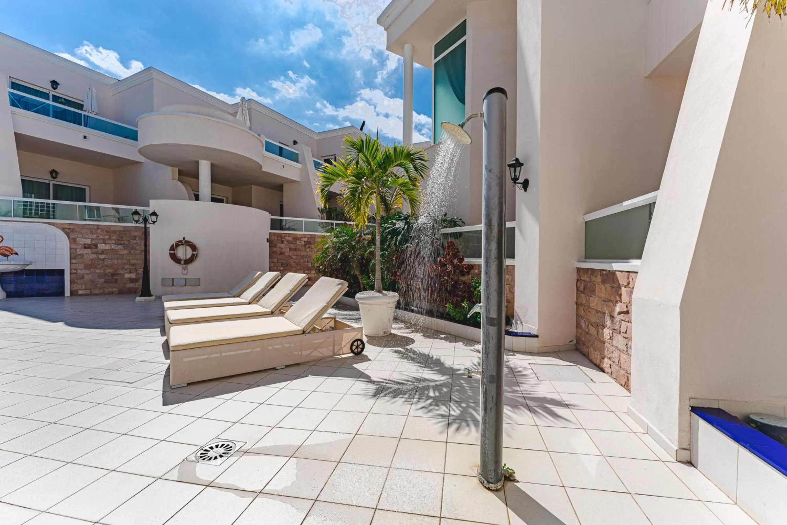 Swimming pool in Flamingo Suites Boutique Hotel