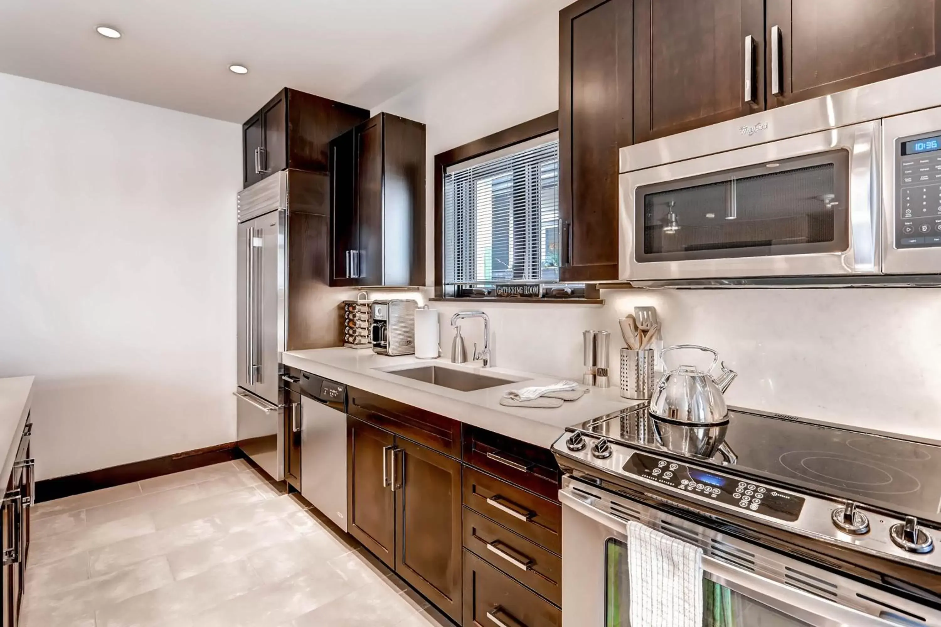 Kitchen or kitchenette, Kitchen/Kitchenette in Lion Square Lodge