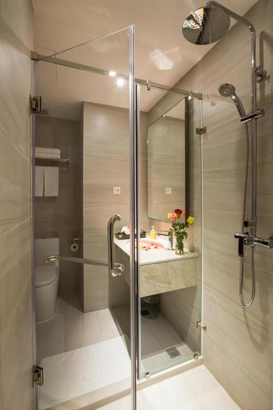 Toilet in DTX Hotel Nha Trang