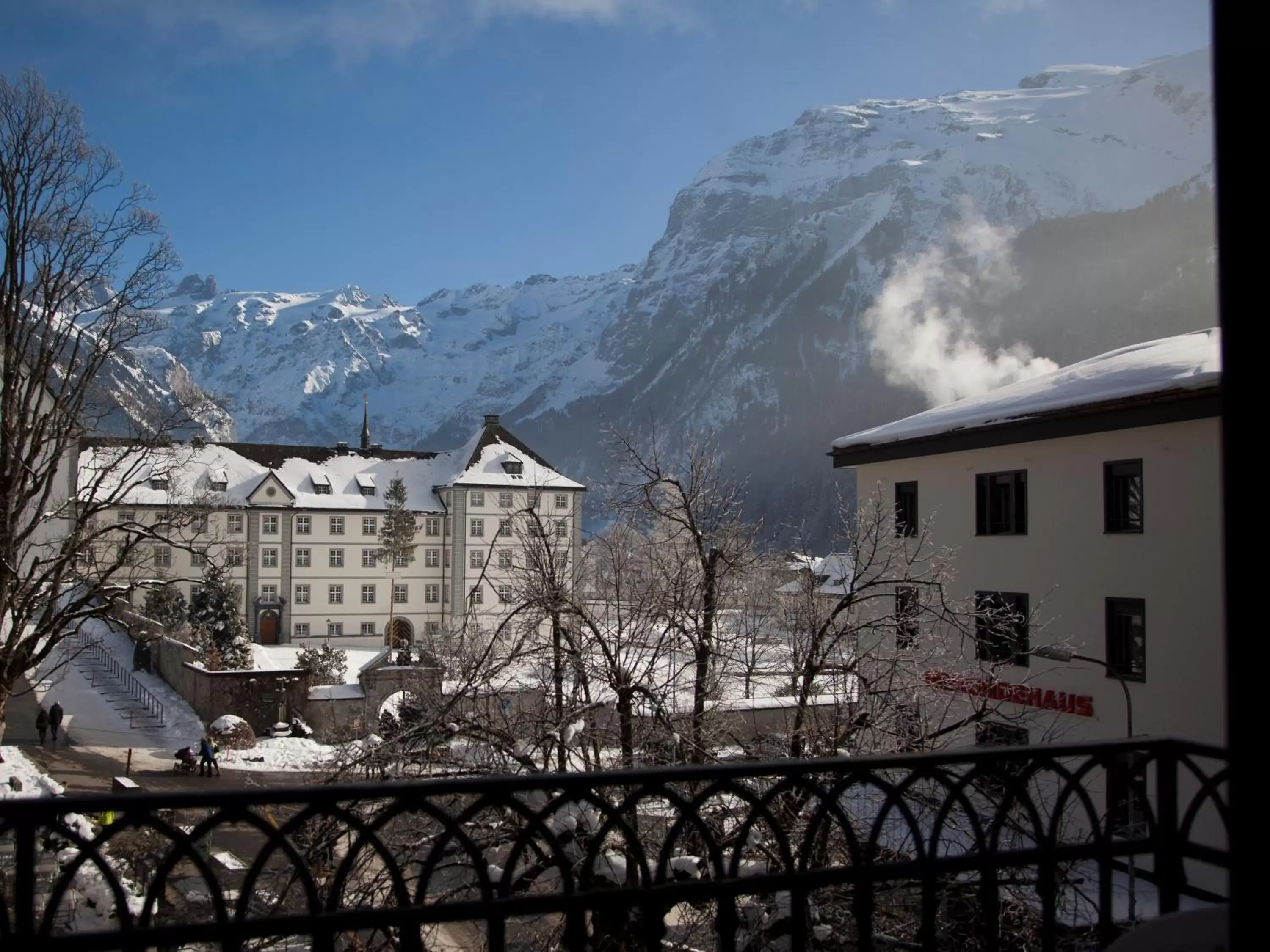 Neighbourhood, Winter in Hotel Hoheneck- self check-in