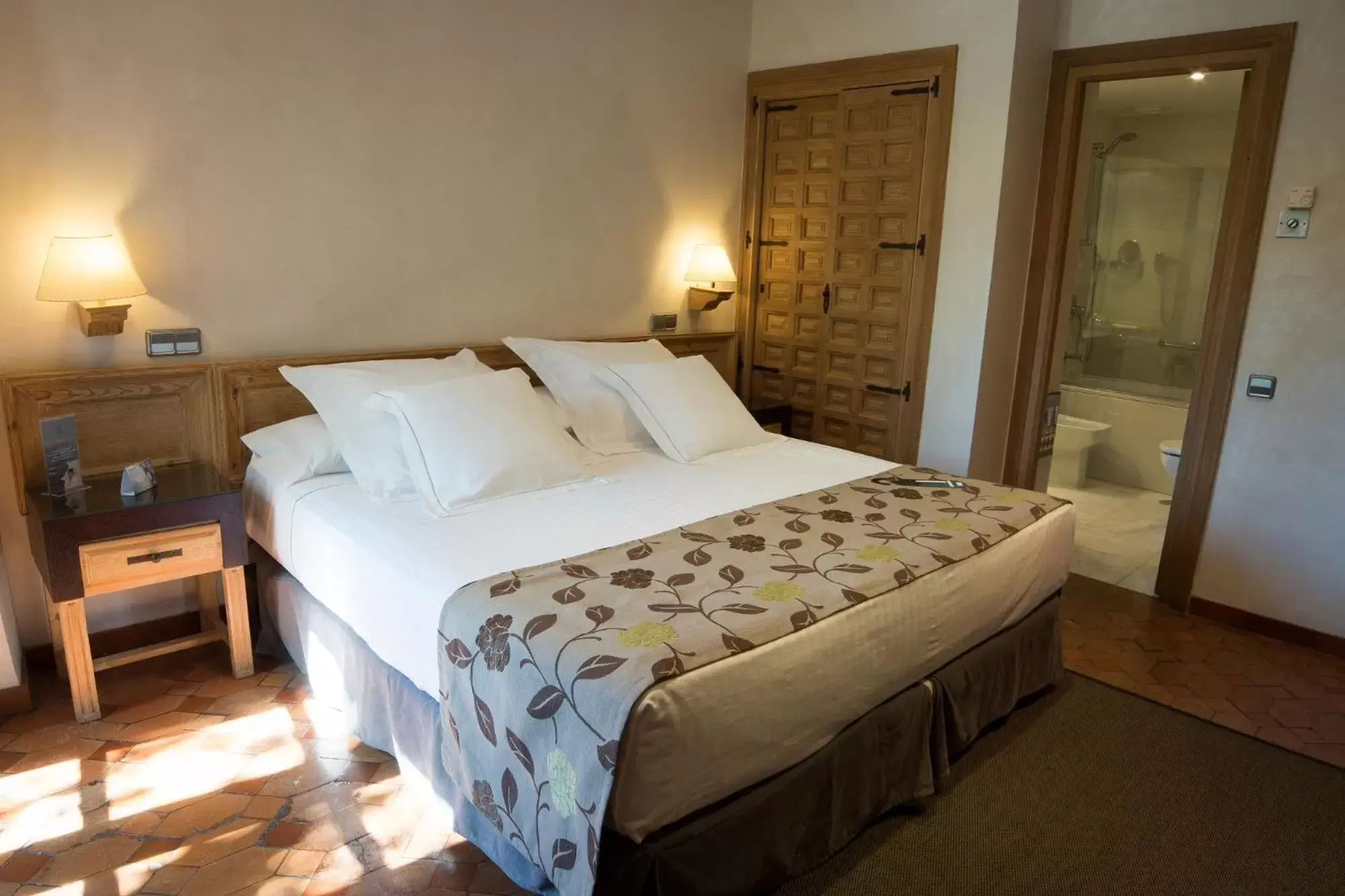 Photo of the whole room, Bed in Hotel Pintor El Greco