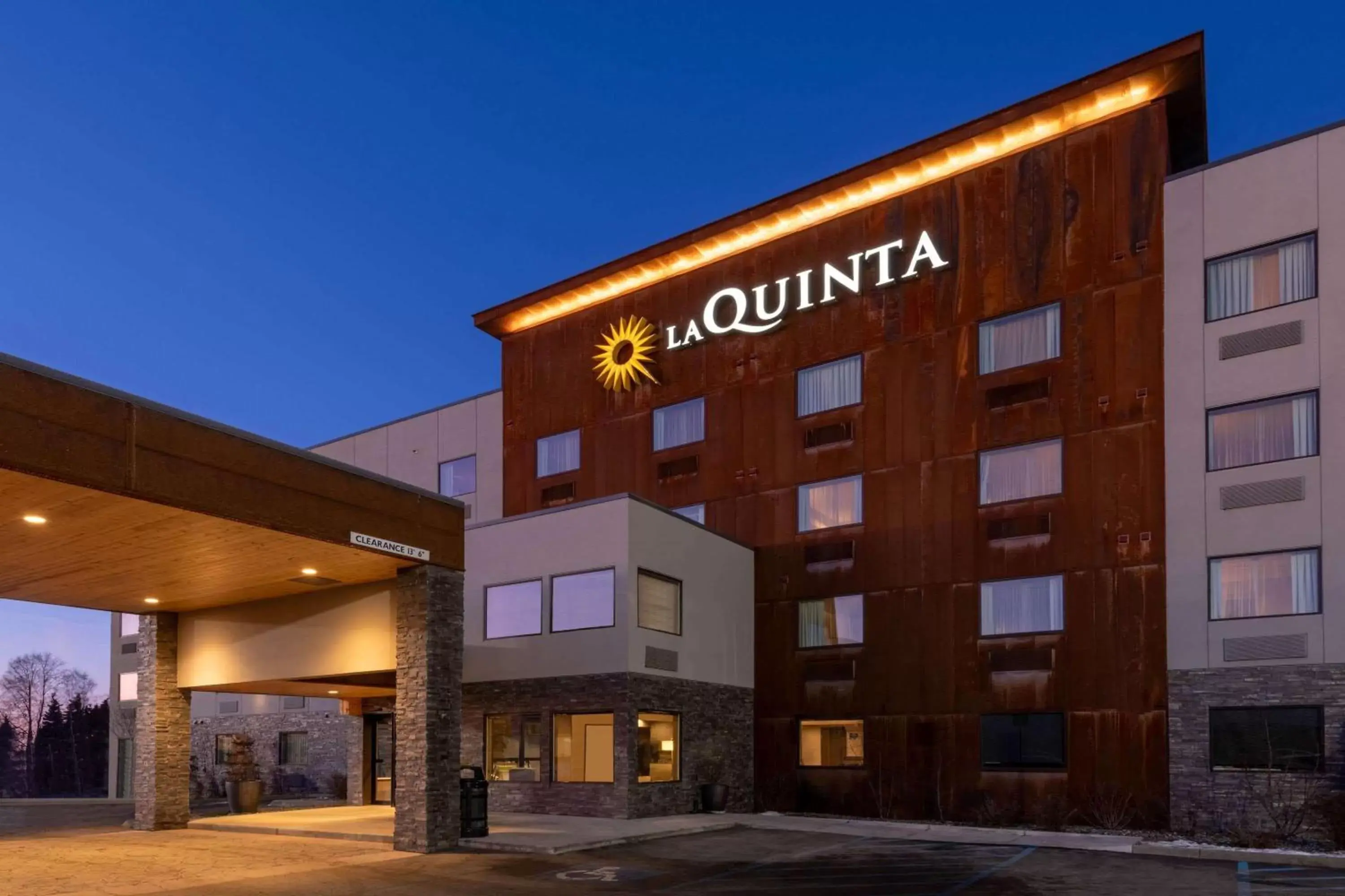 Property Building in La Quinta by Wyndham Anchorage Airport