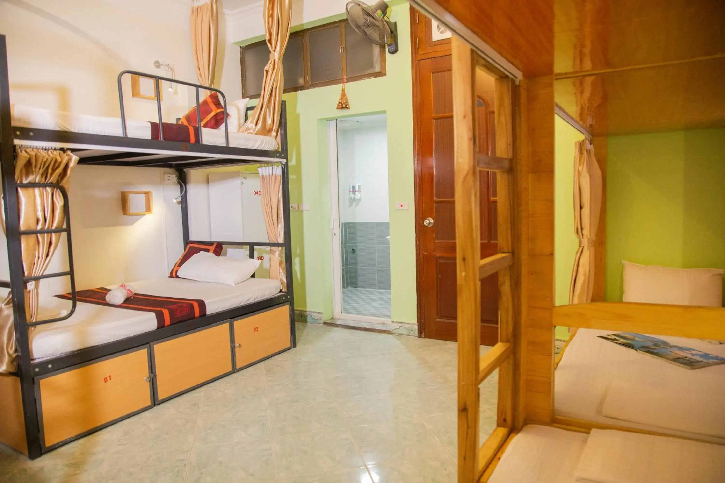 Bunk Bed in Hanoi City Backpackers Hostel