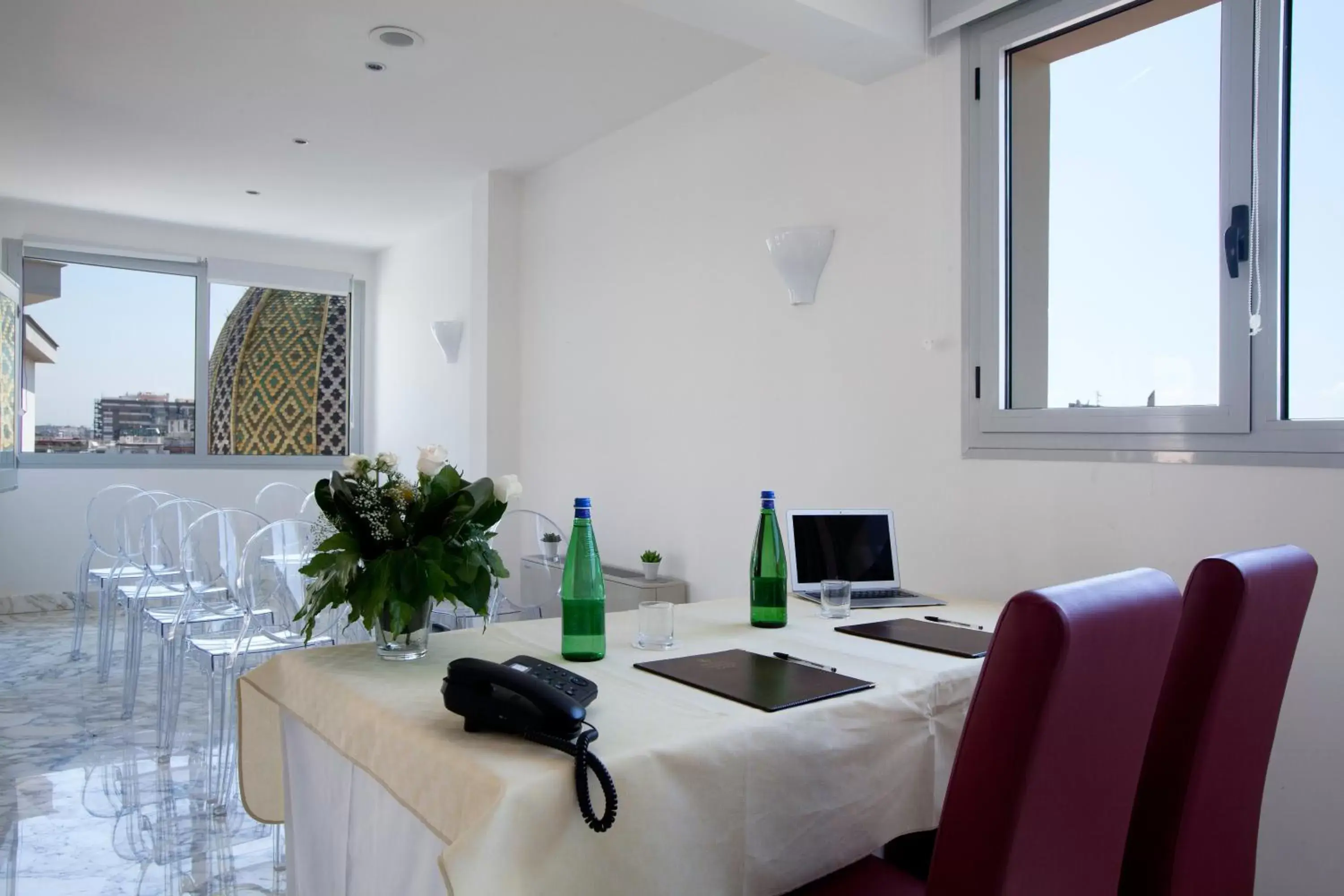 Business facilities in Hotel Naples