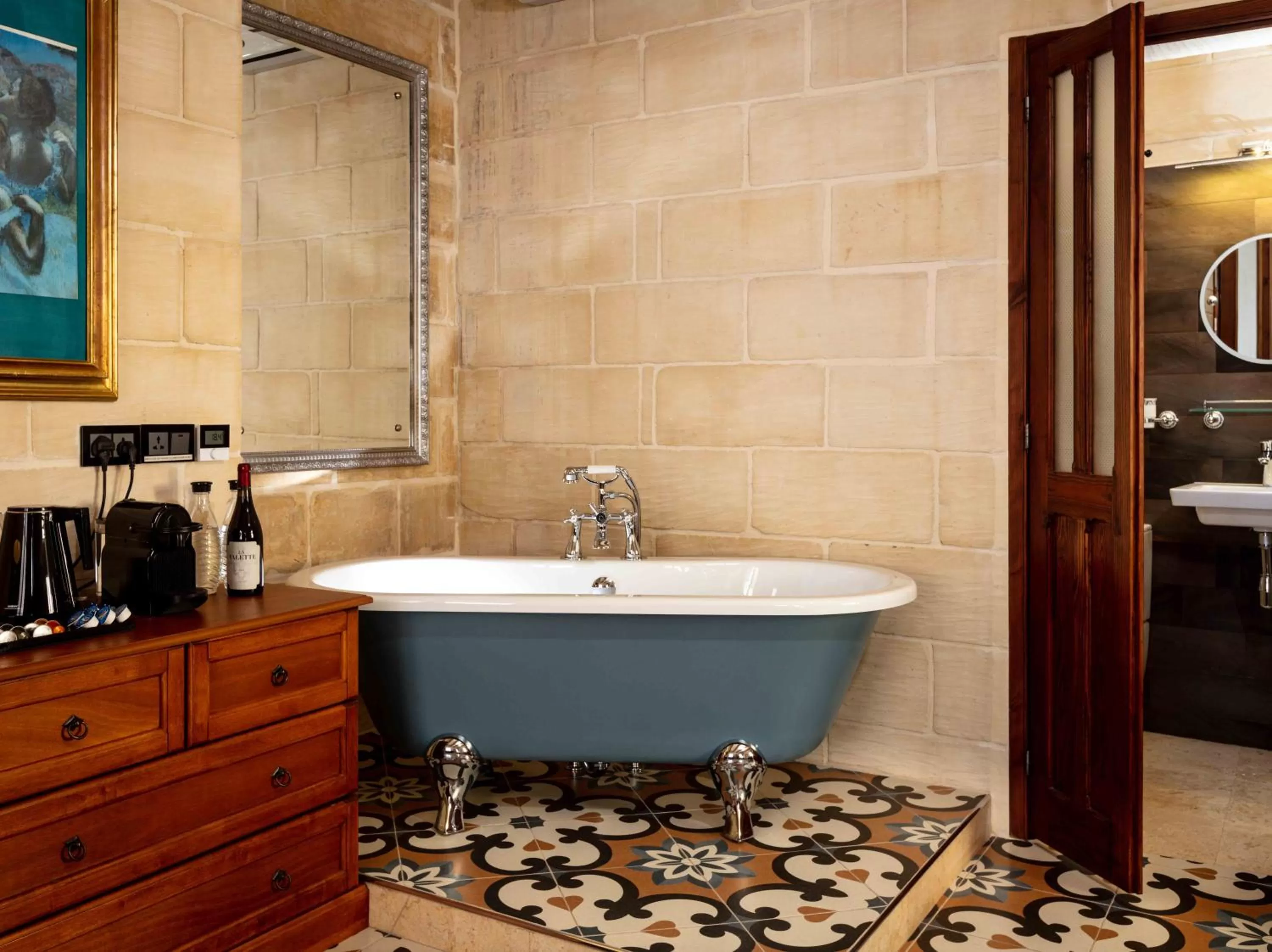 Coffee/tea facilities in The 3Cities Auberge