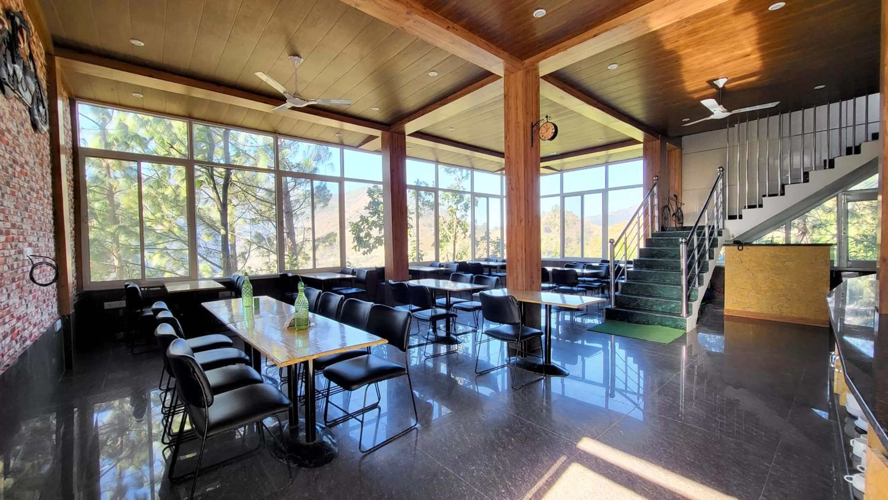 Restaurant/Places to Eat in Blue Pine Orchards - Villas