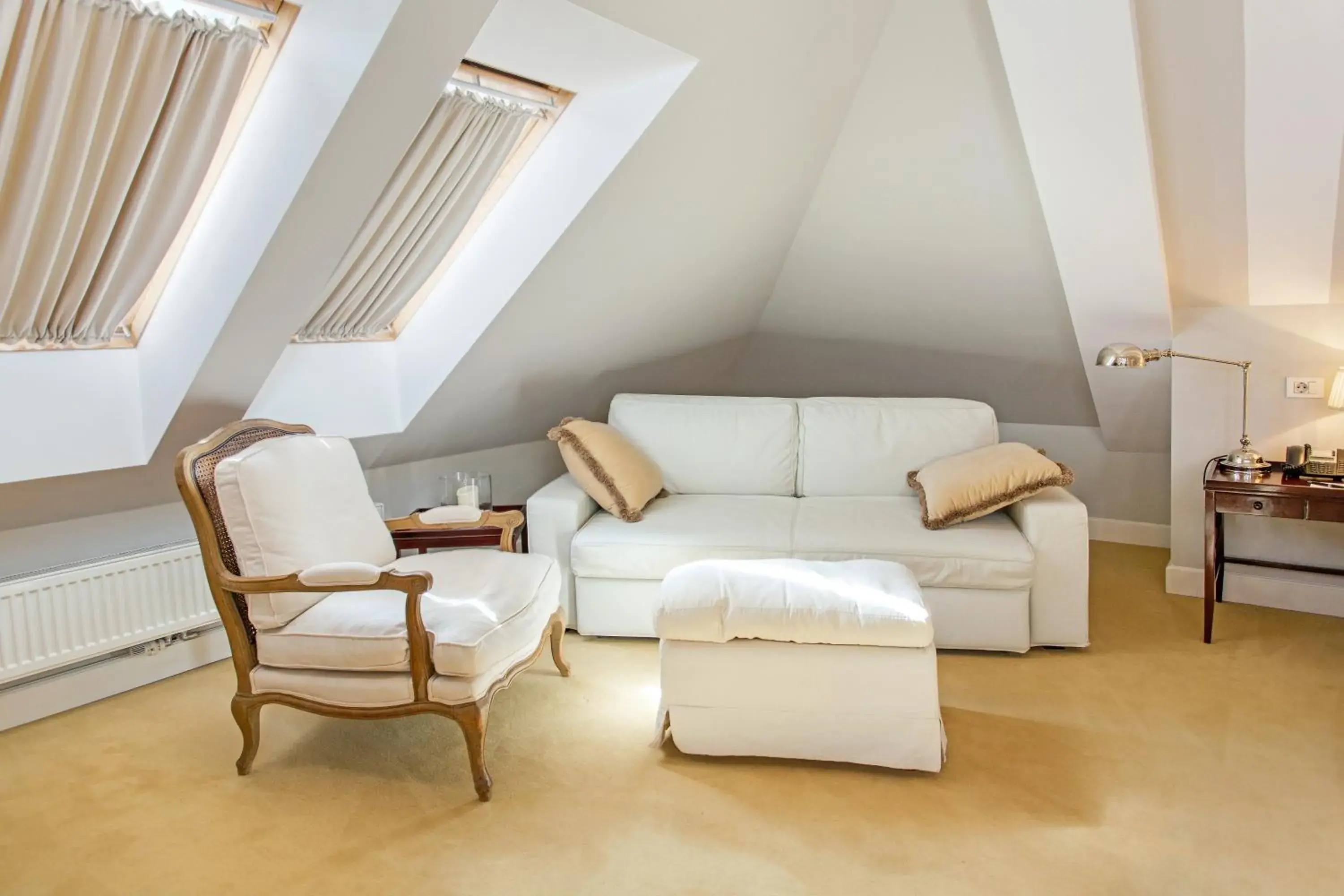 Seating Area in Lesar Hotel Angel - Member of Hip Hotels