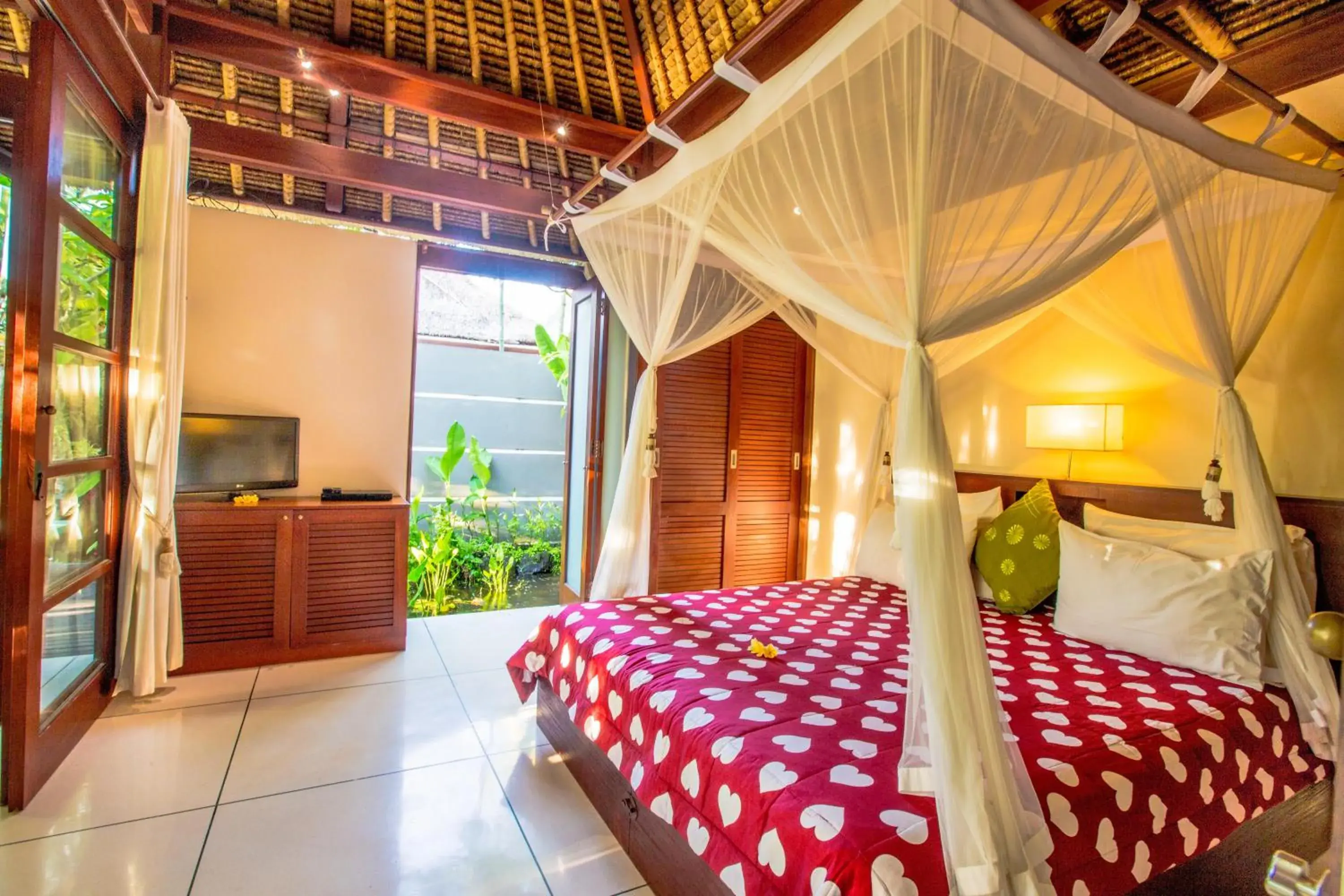 TV and multimedia, Bed in Bali Harmony Villa
