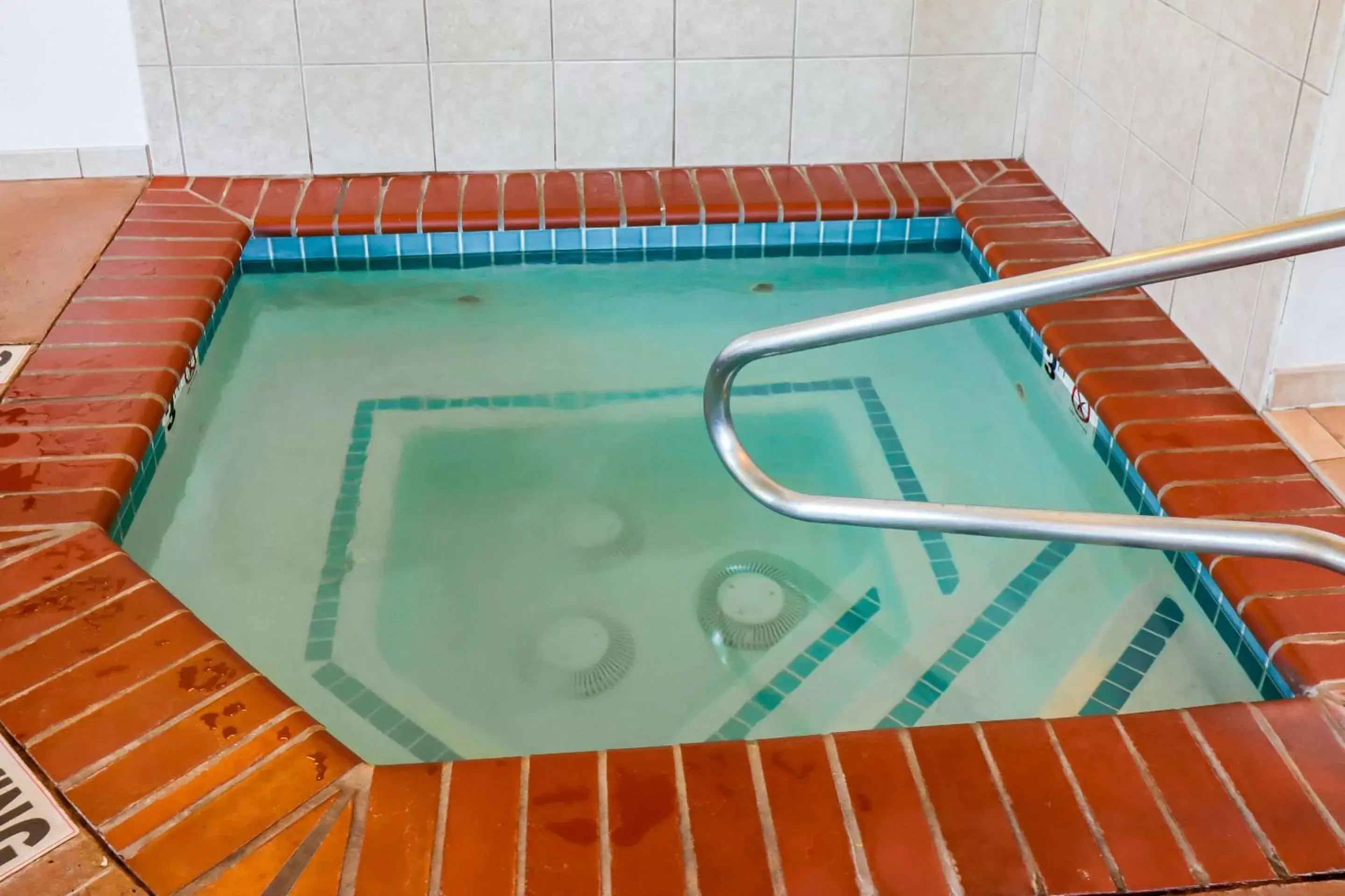 Hot Tub, Swimming Pool in Quality Inn & Suites Sequim at Olympic National Park