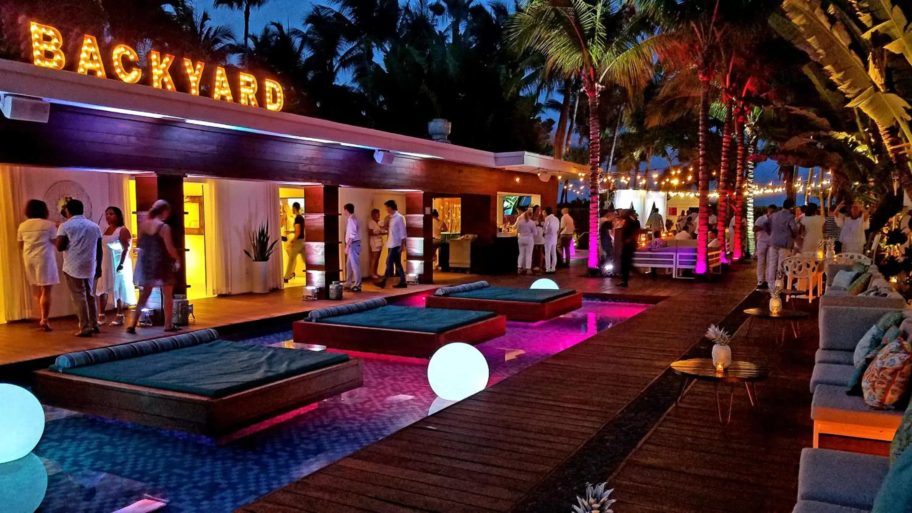 Lounge or bar in Marseilles Beachfront Hotel Lounge or bar in Marseilles Beachfront Hotel