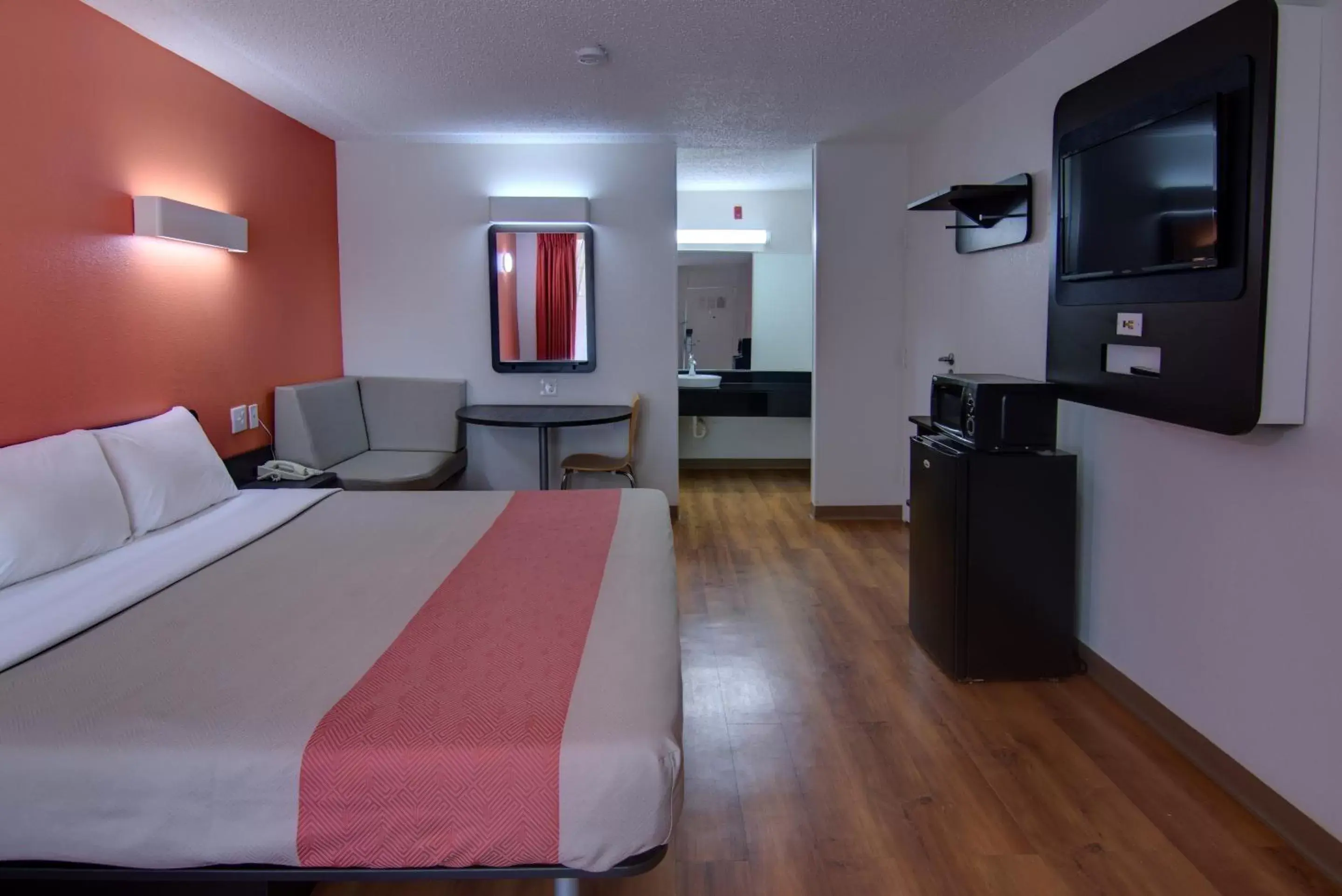 Bathroom, TV/Entertainment Center in Motel 6-West Monroe, LA