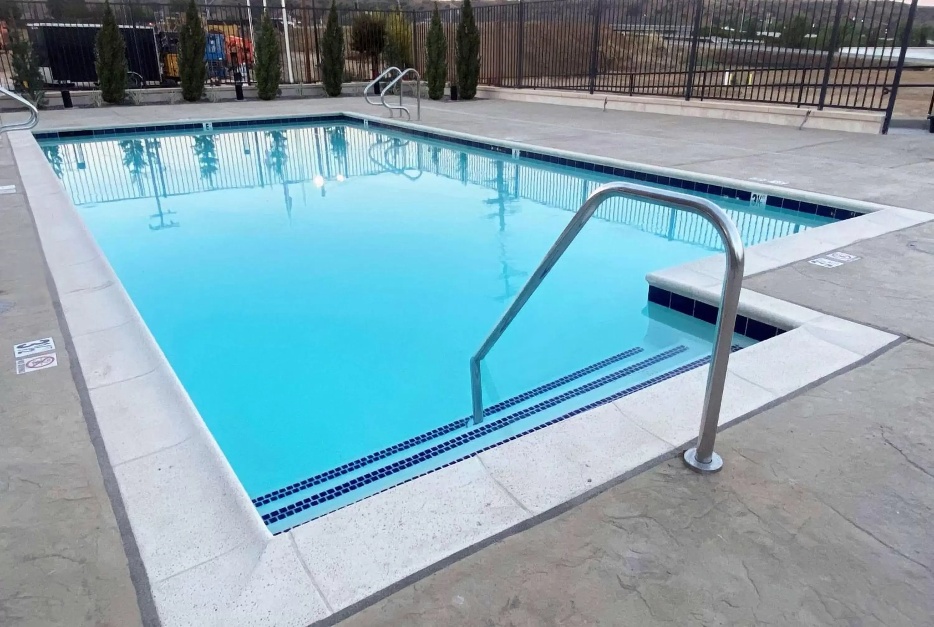 Pool view, Swimming Pool in La Quinta Inn & Suites by Wyndham Yucaipa