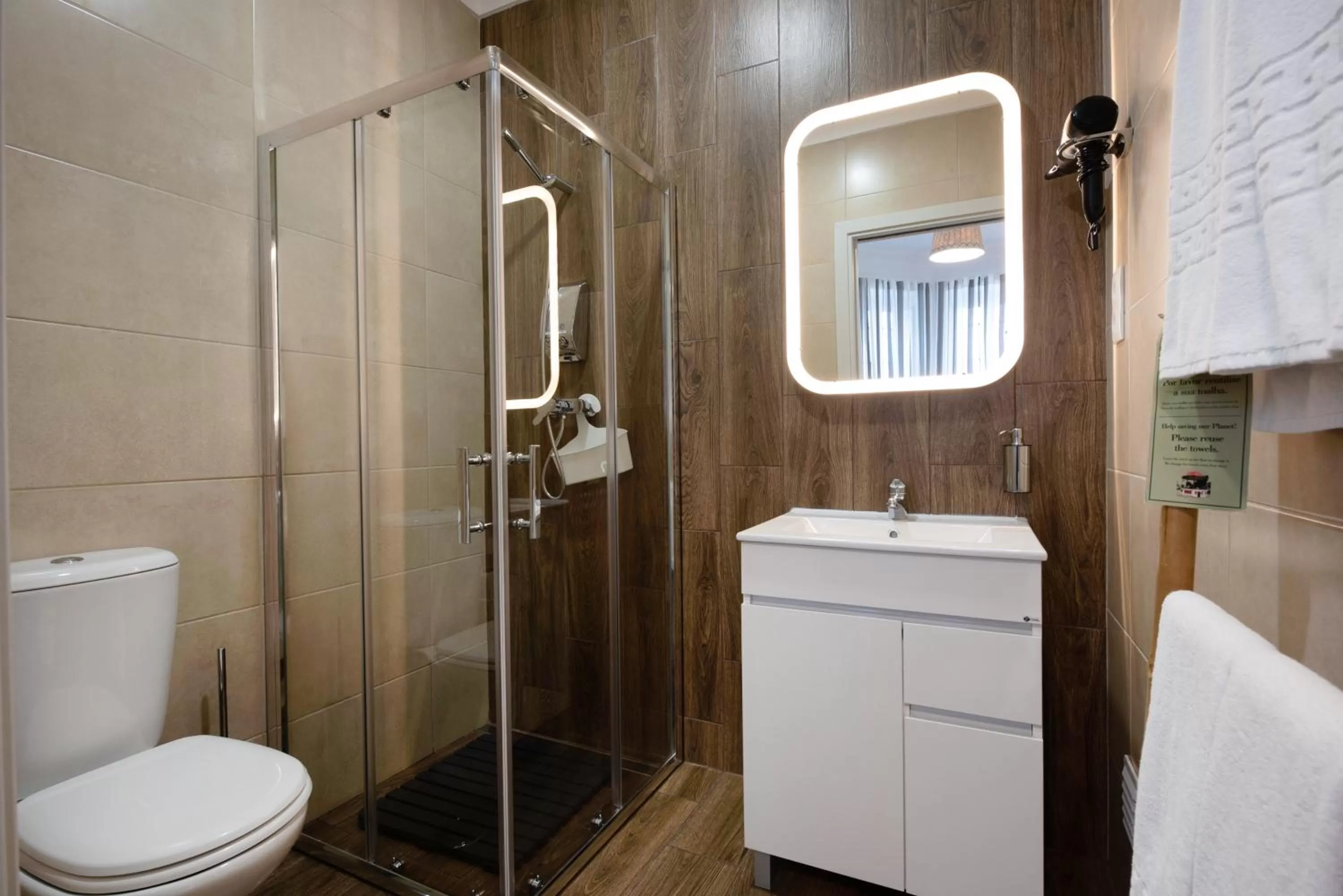 Shower in Loulé Coreto Guesthouse