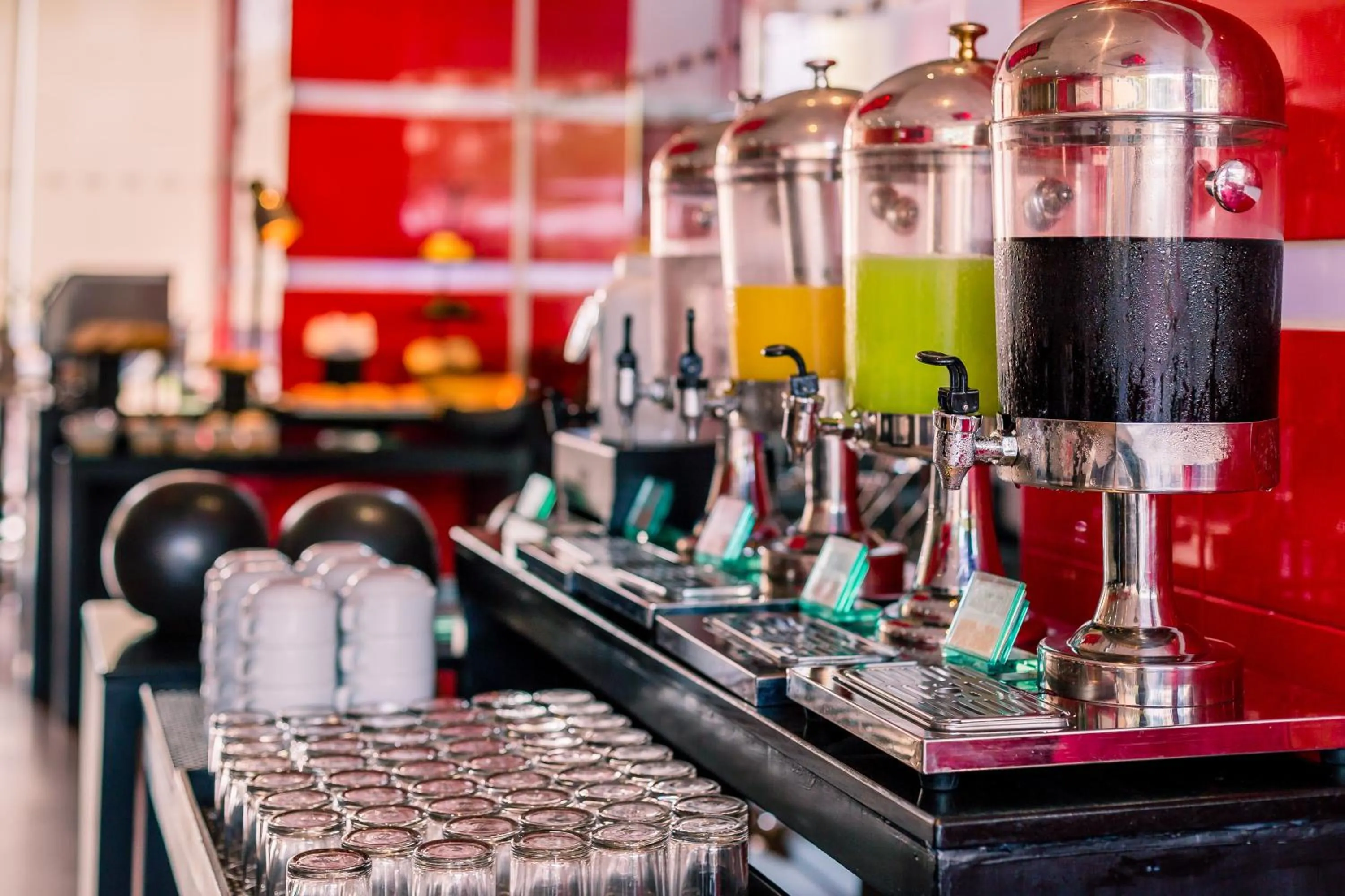 Restaurant/places to eat in Nova Platinum Hotel