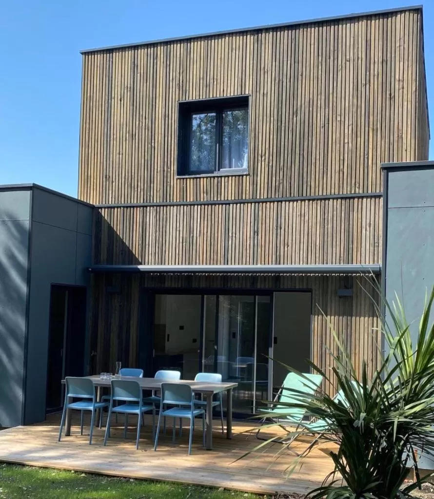 Facade/entrance, Property Building in Côté Océan Resort