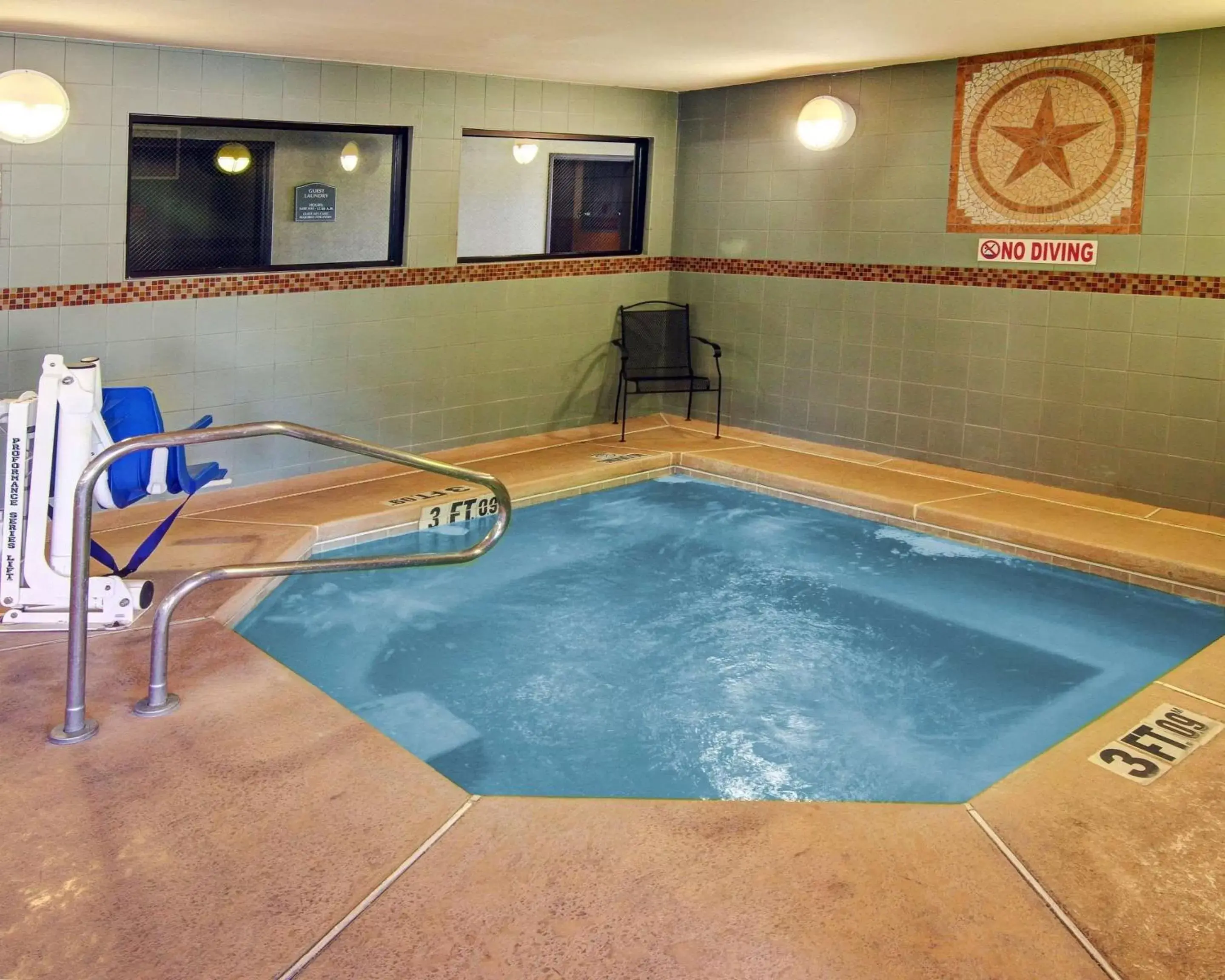 On site, Swimming Pool in Comfort Suites El Paso West