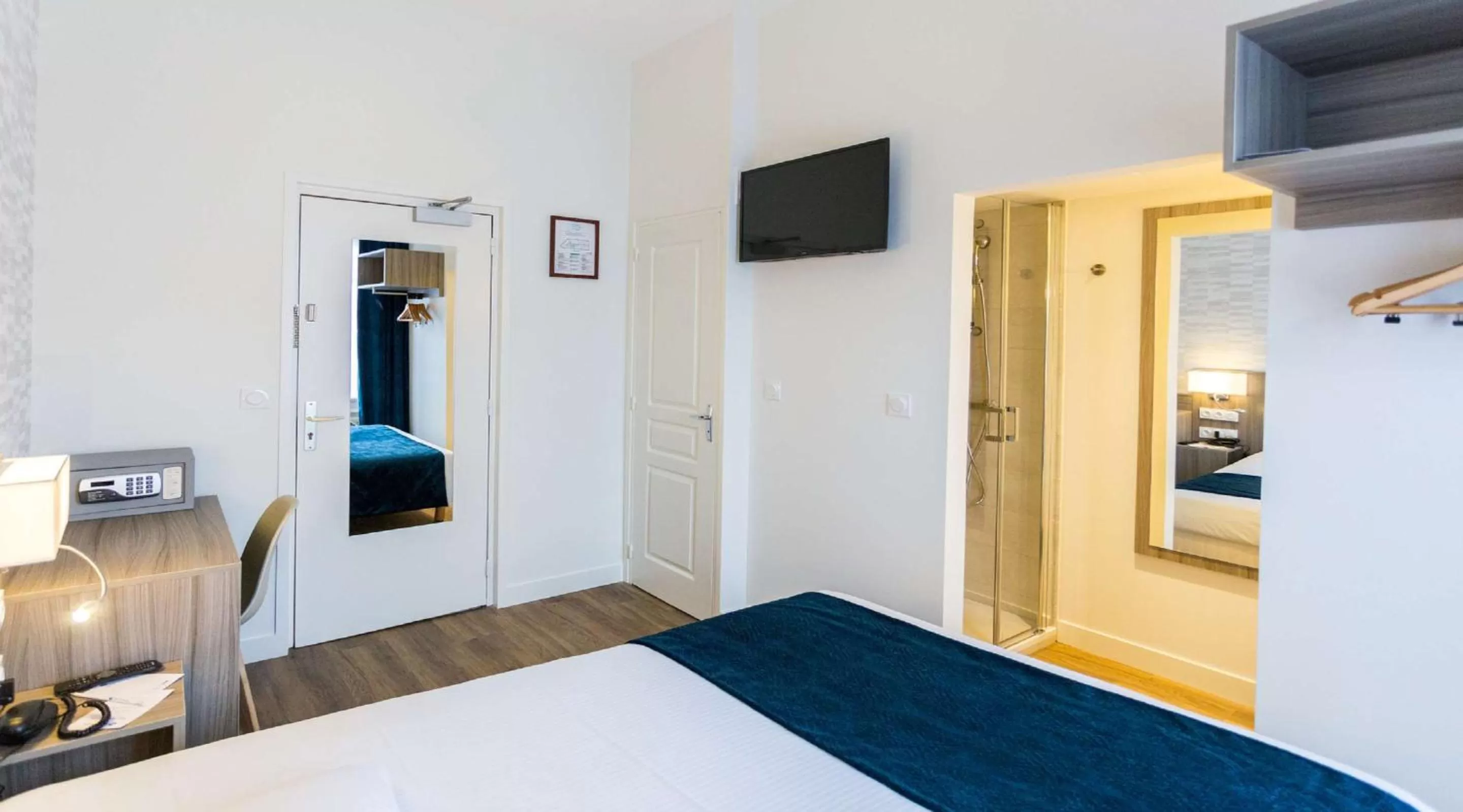 Photo of the whole room, Bed in Best Western Hôtel Des Voyageurs