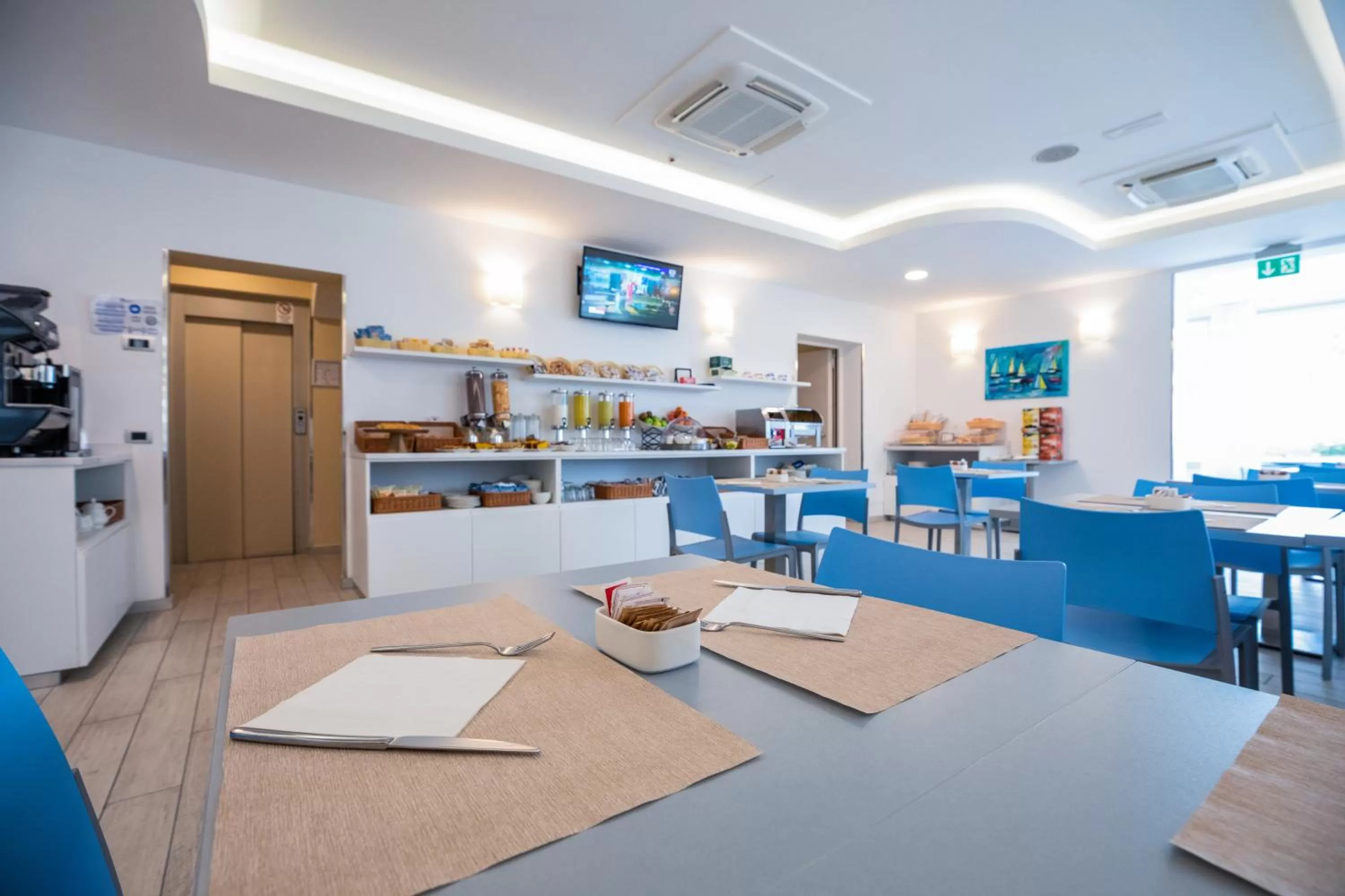 Breakfast in Hotel Gabbiano