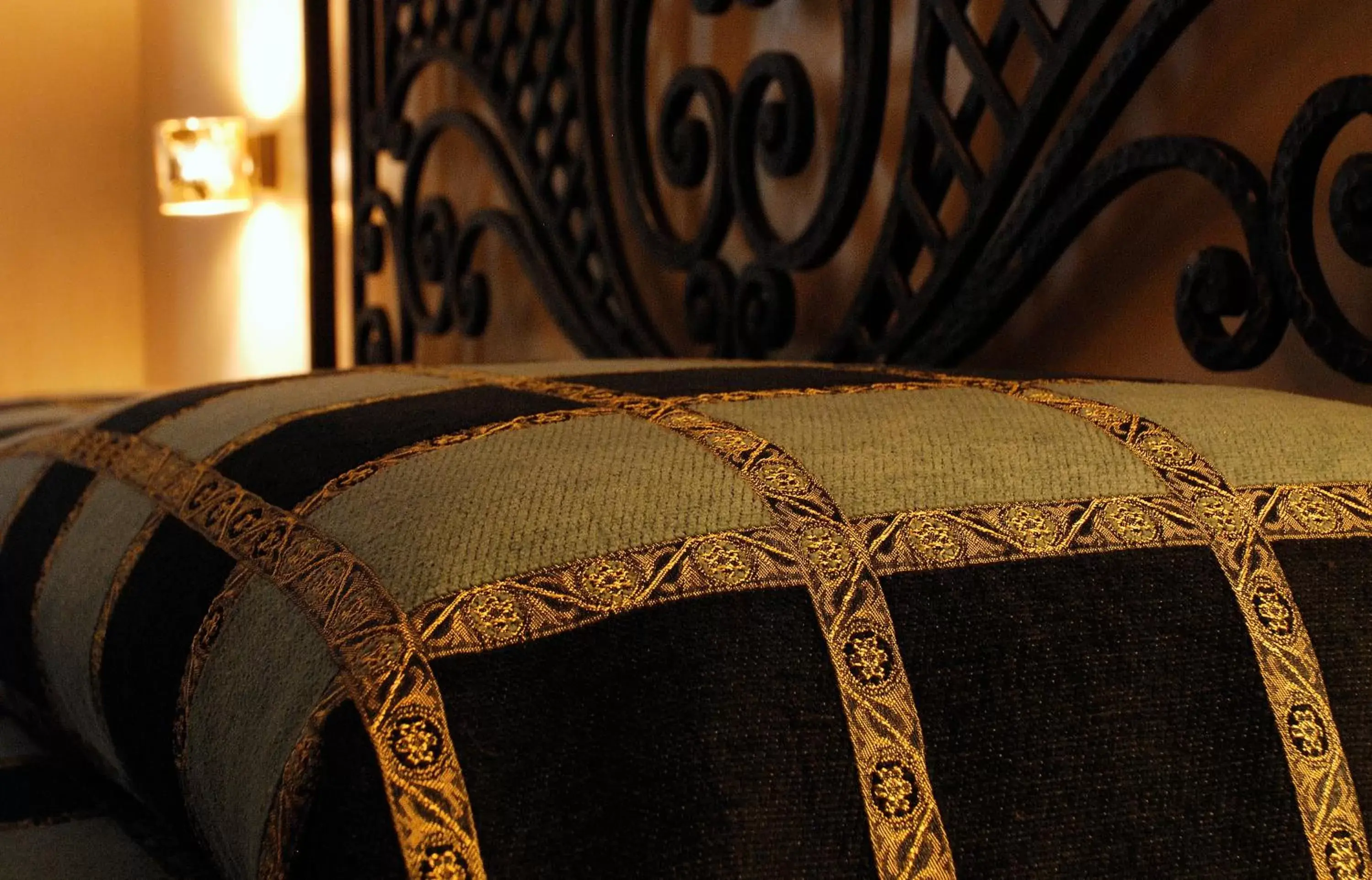 Decorative detail, Bed in Dimora Storica ''Casa Sicuro''