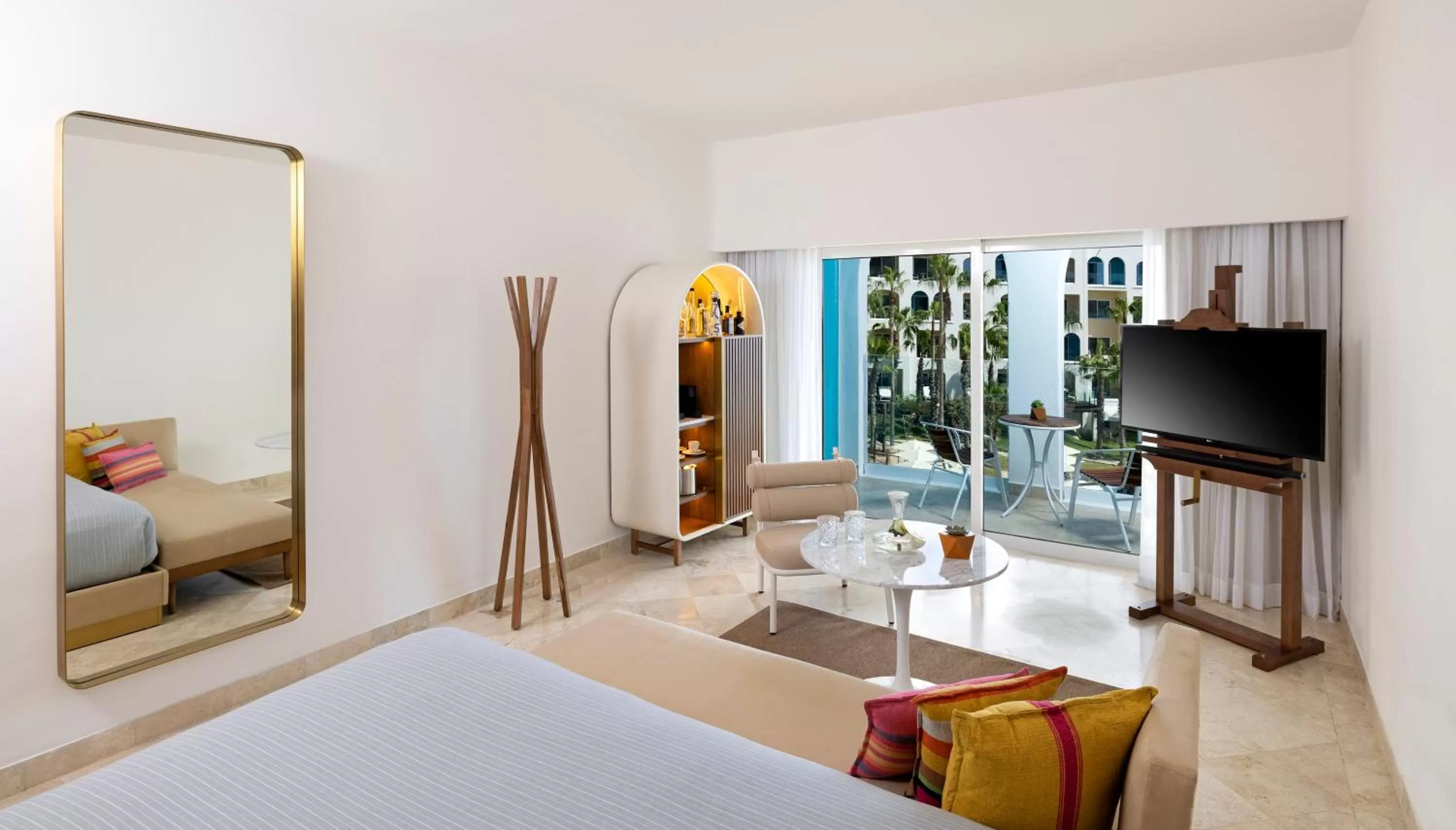 TV and multimedia, Bed in ME Cabo by Meliá