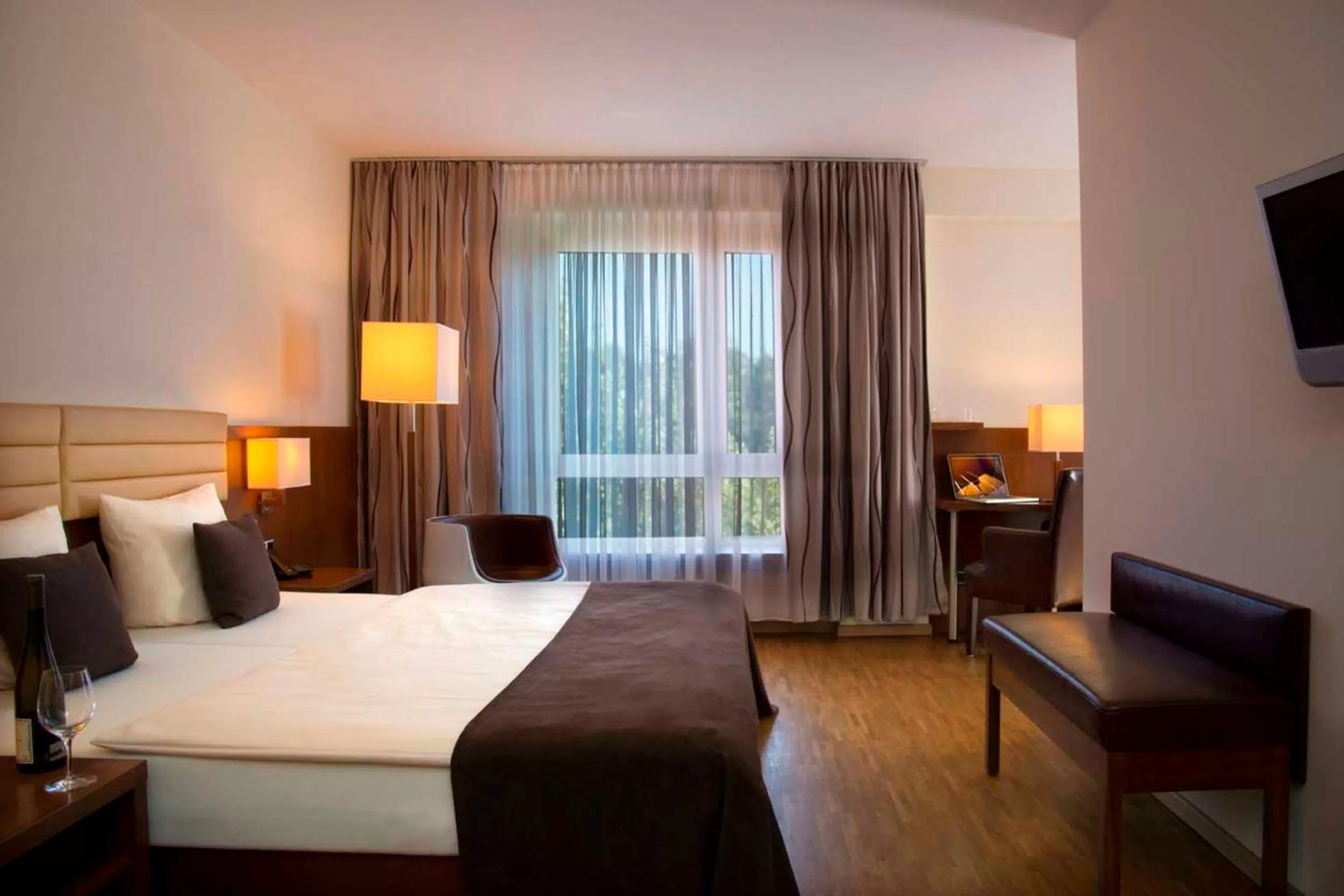 Bedroom, Bed in Hotel Simon's Plaza