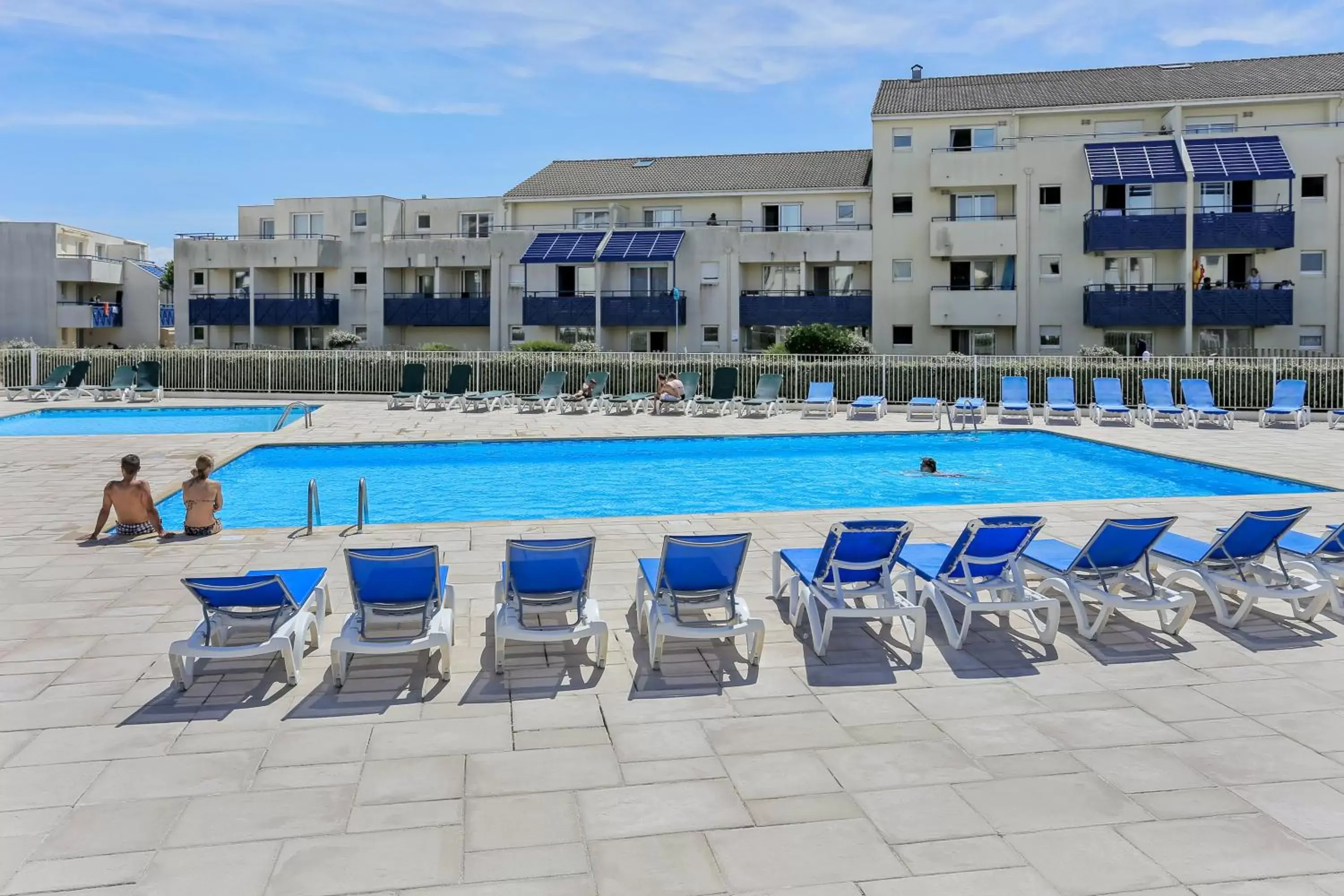 Property building, Swimming Pool in Résidence Pierre & Vacances Bleu Marine
