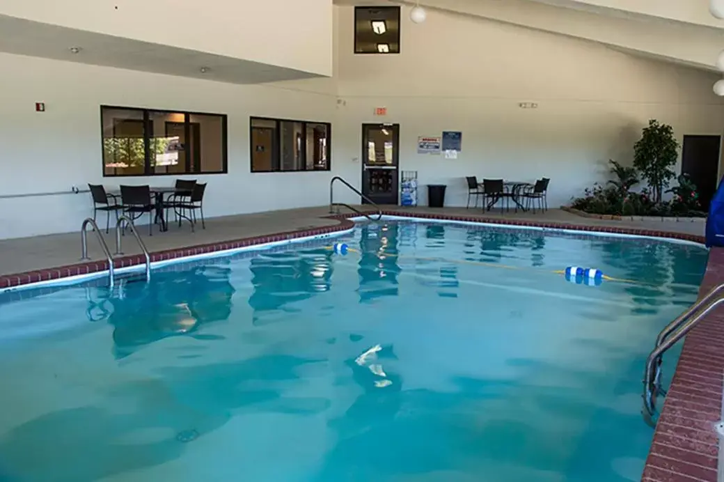 Swimming pool in Greenlight Inn & Suites St James Swimming pool in Greenlight Inn & Suites St James
