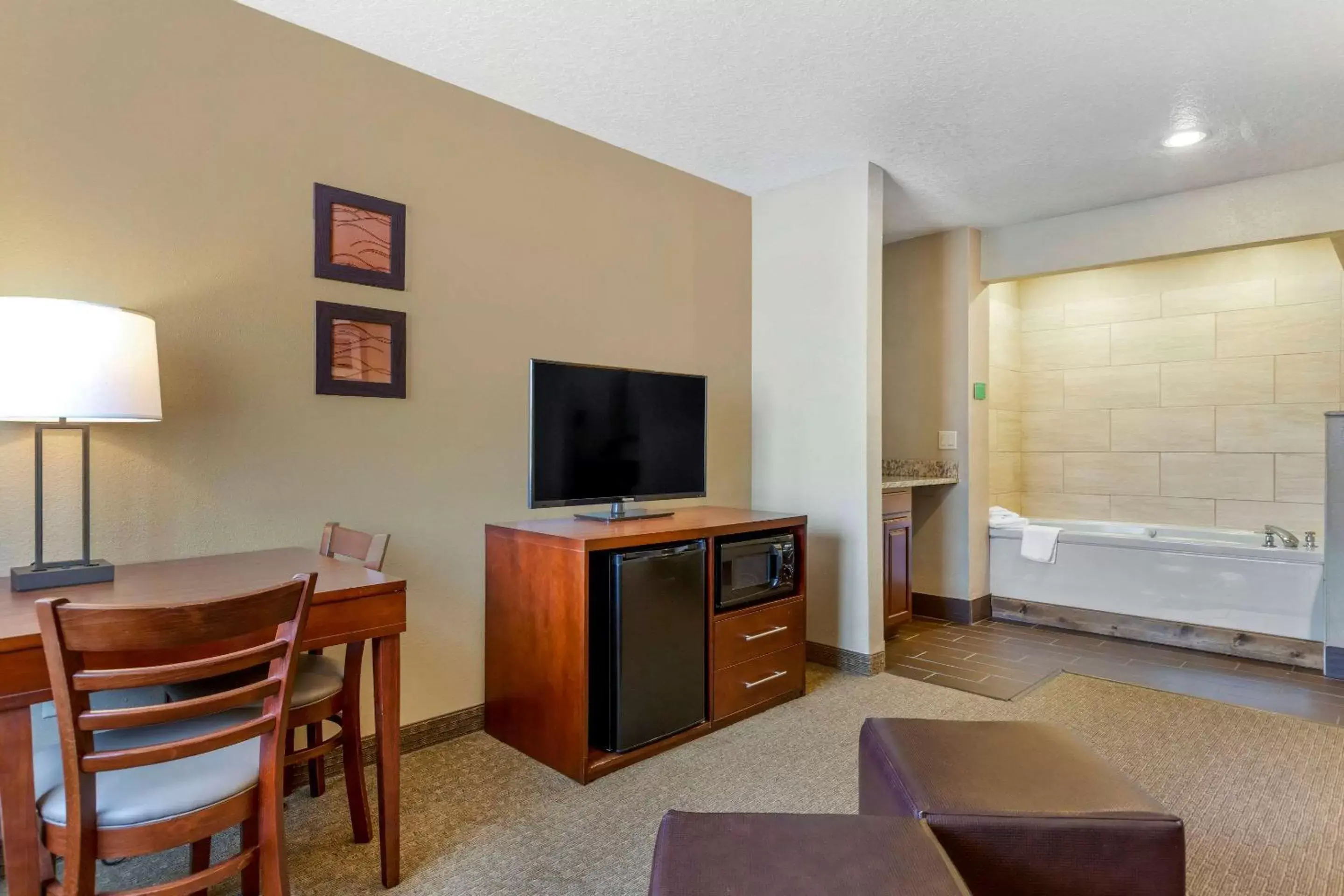 Photo of the whole room, TV/Entertainment Center in Comfort Inn