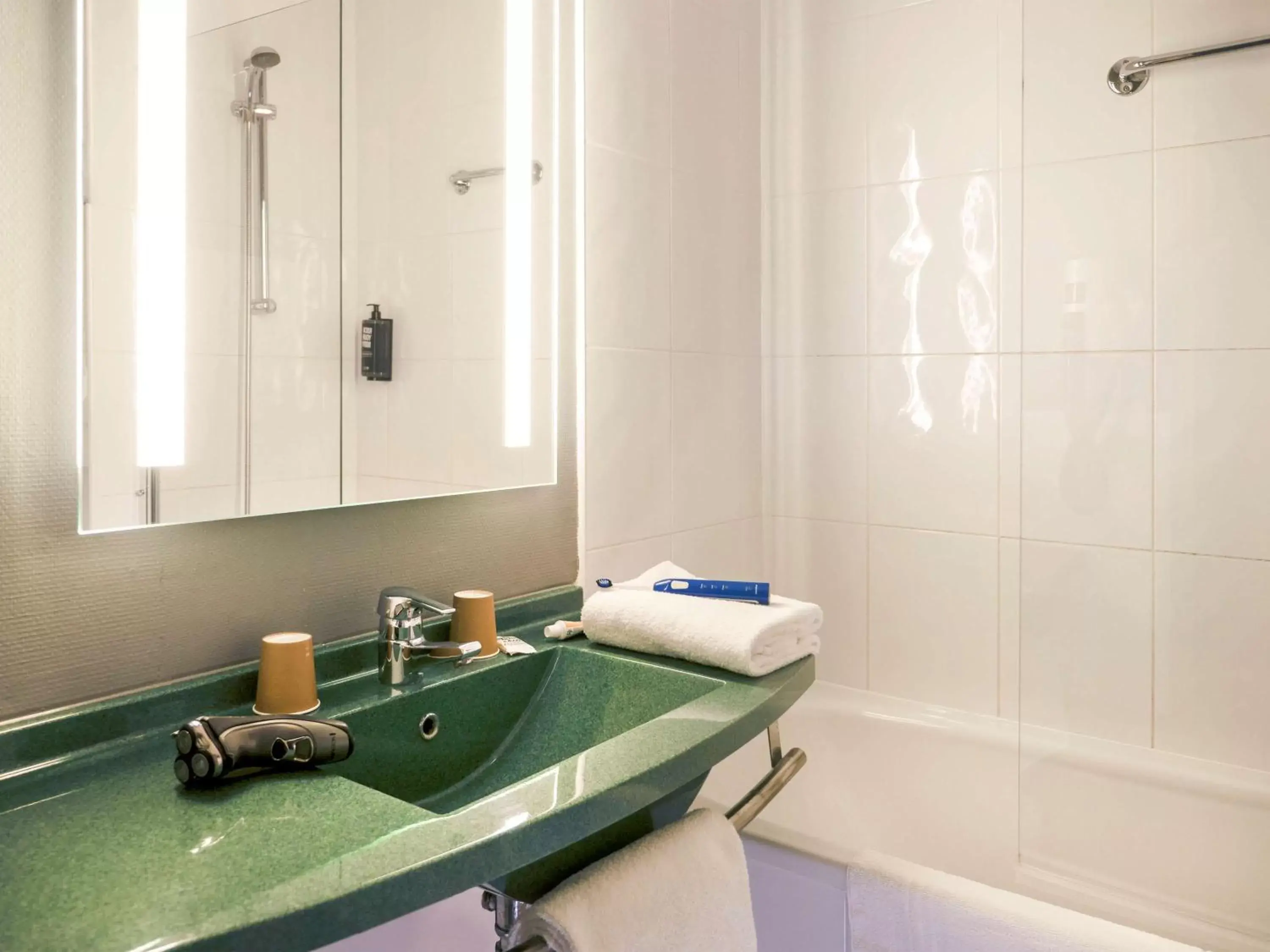 Photo of the whole room, Bathroom in ibis Arles