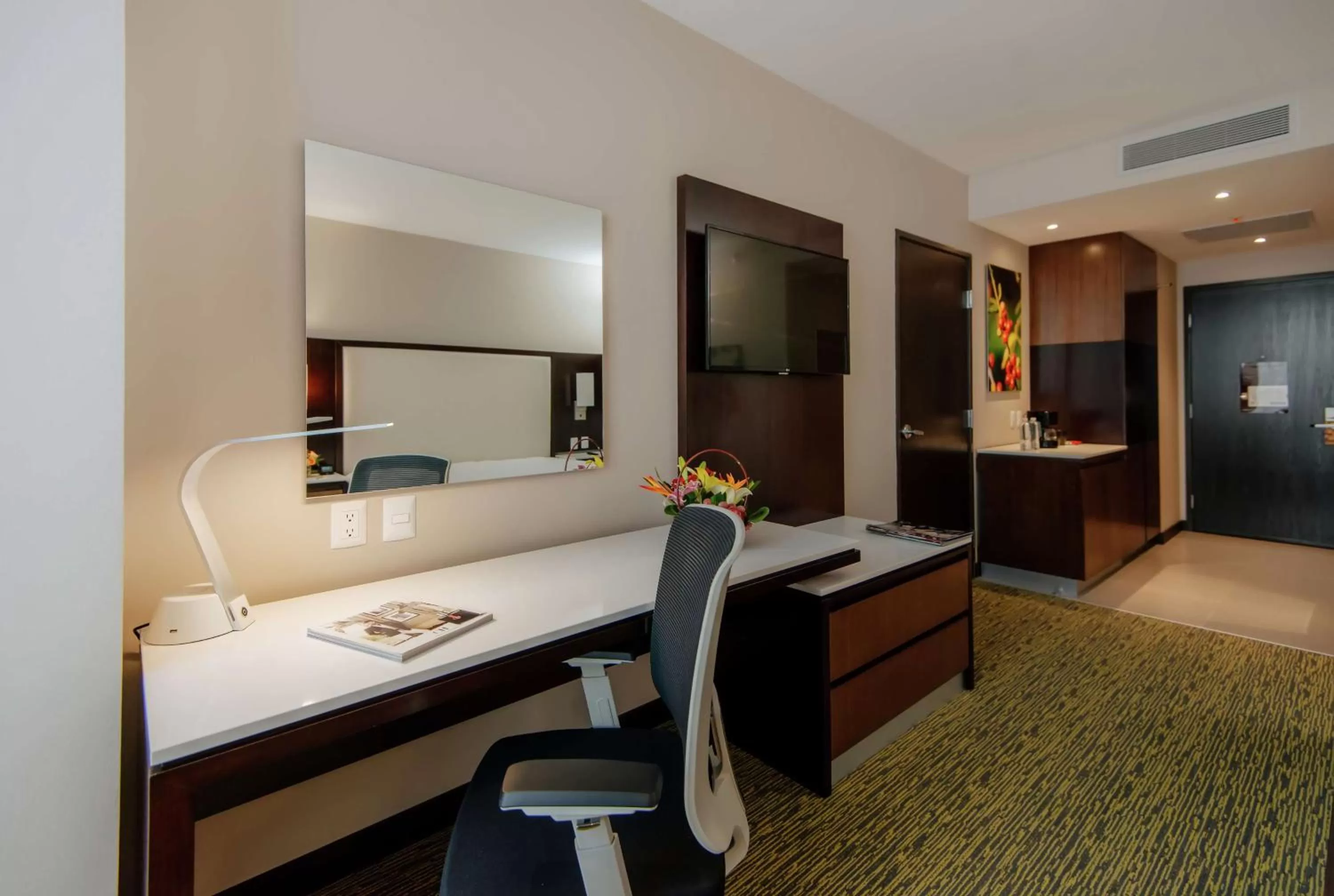 Bedroom, Bed in Hilton Garden Inn Puebla Angelopolis