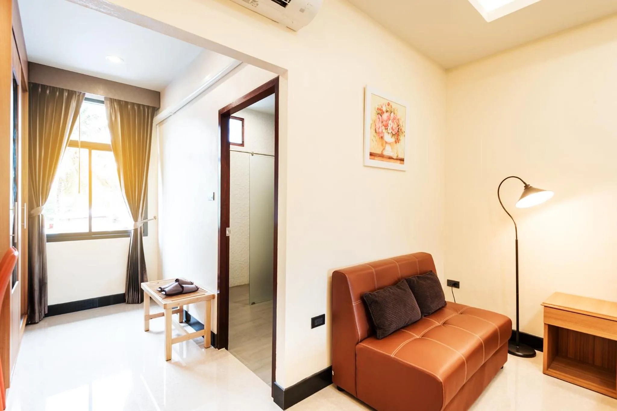 Seating area in AU Place Hotel