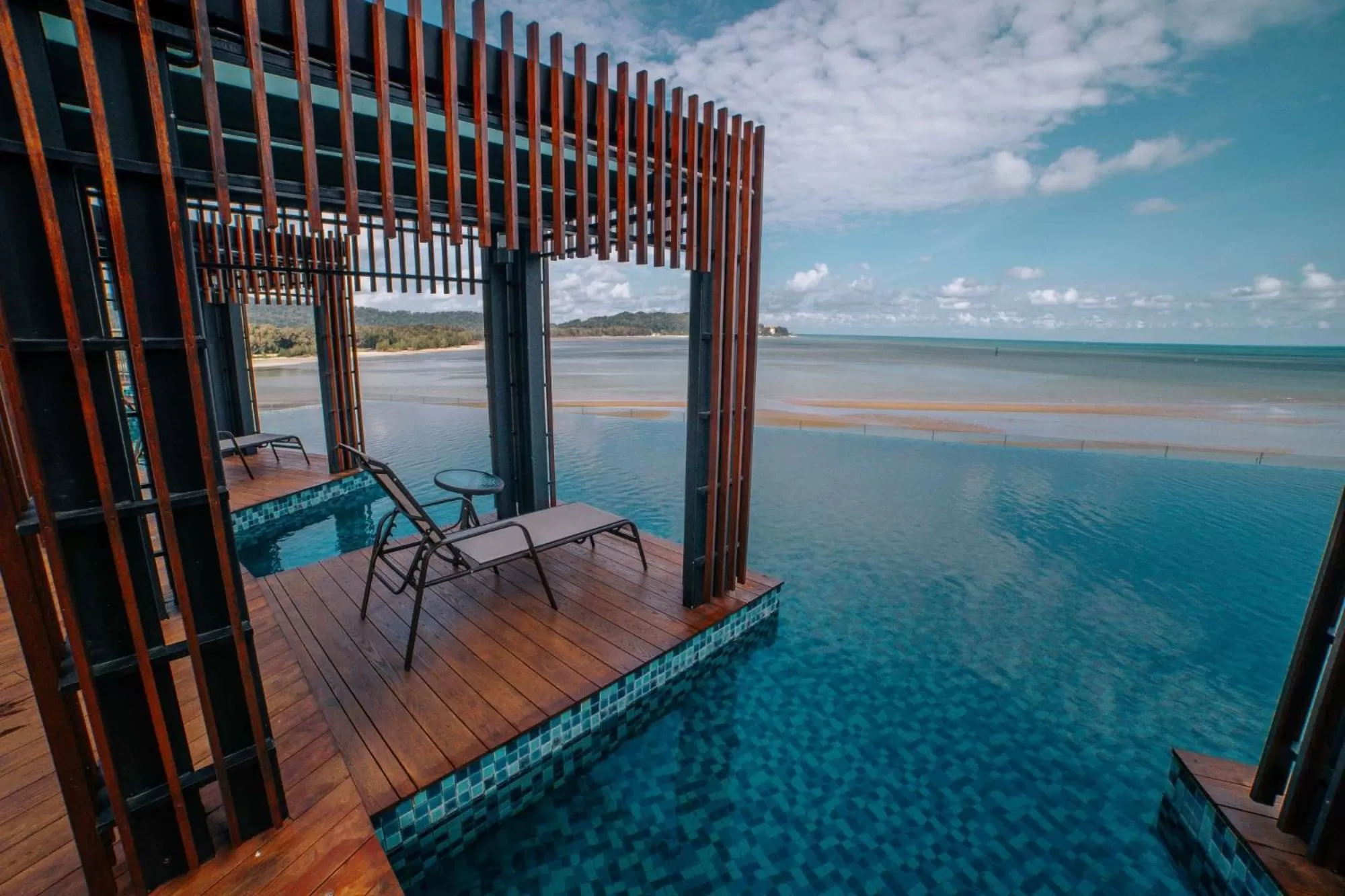 Swimming pool in Swiss-Belhotel Kuantan