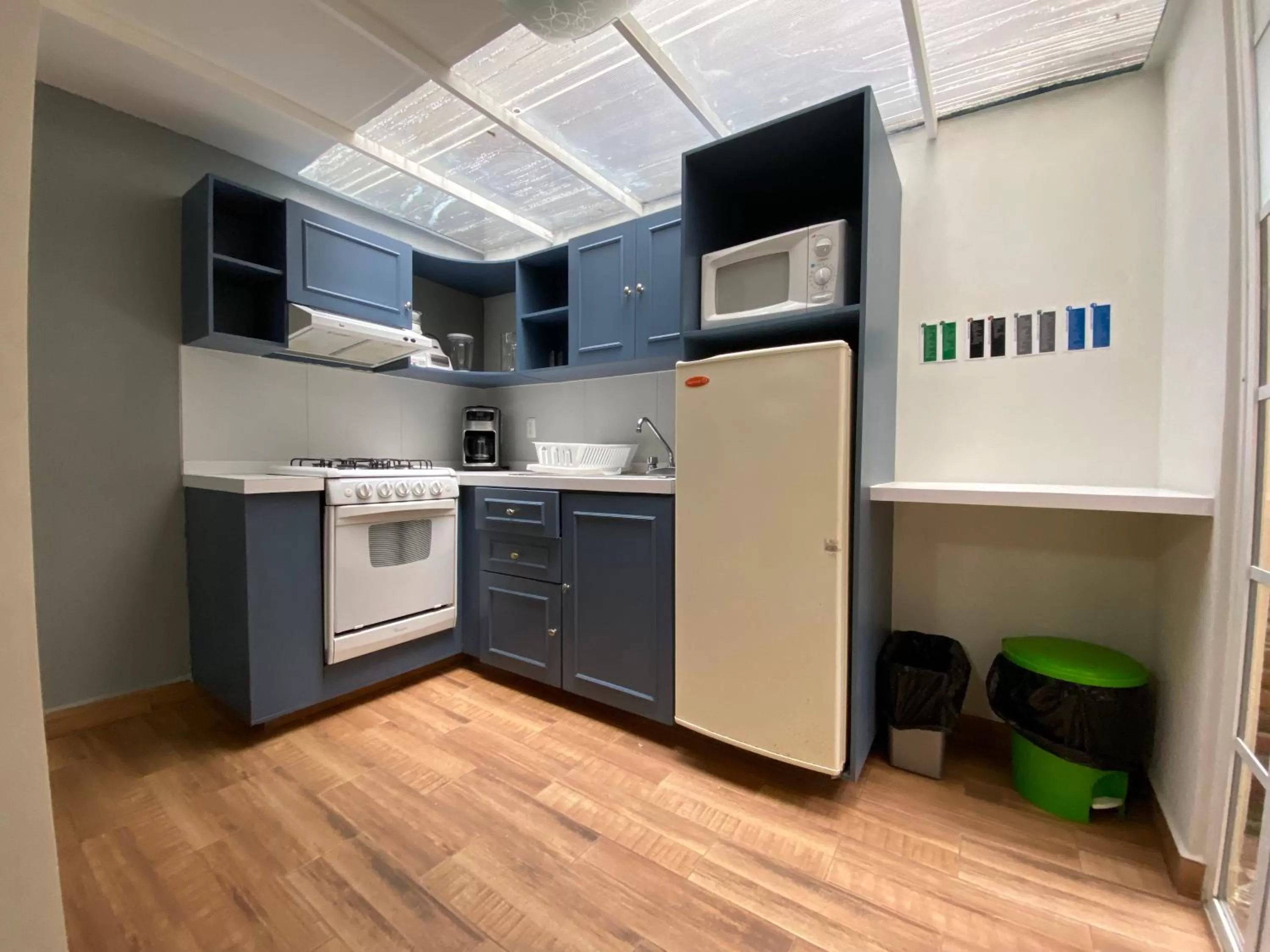 Kitchen or kitchenette in Grupo Kings Suites - Bosques de Duraznos 78