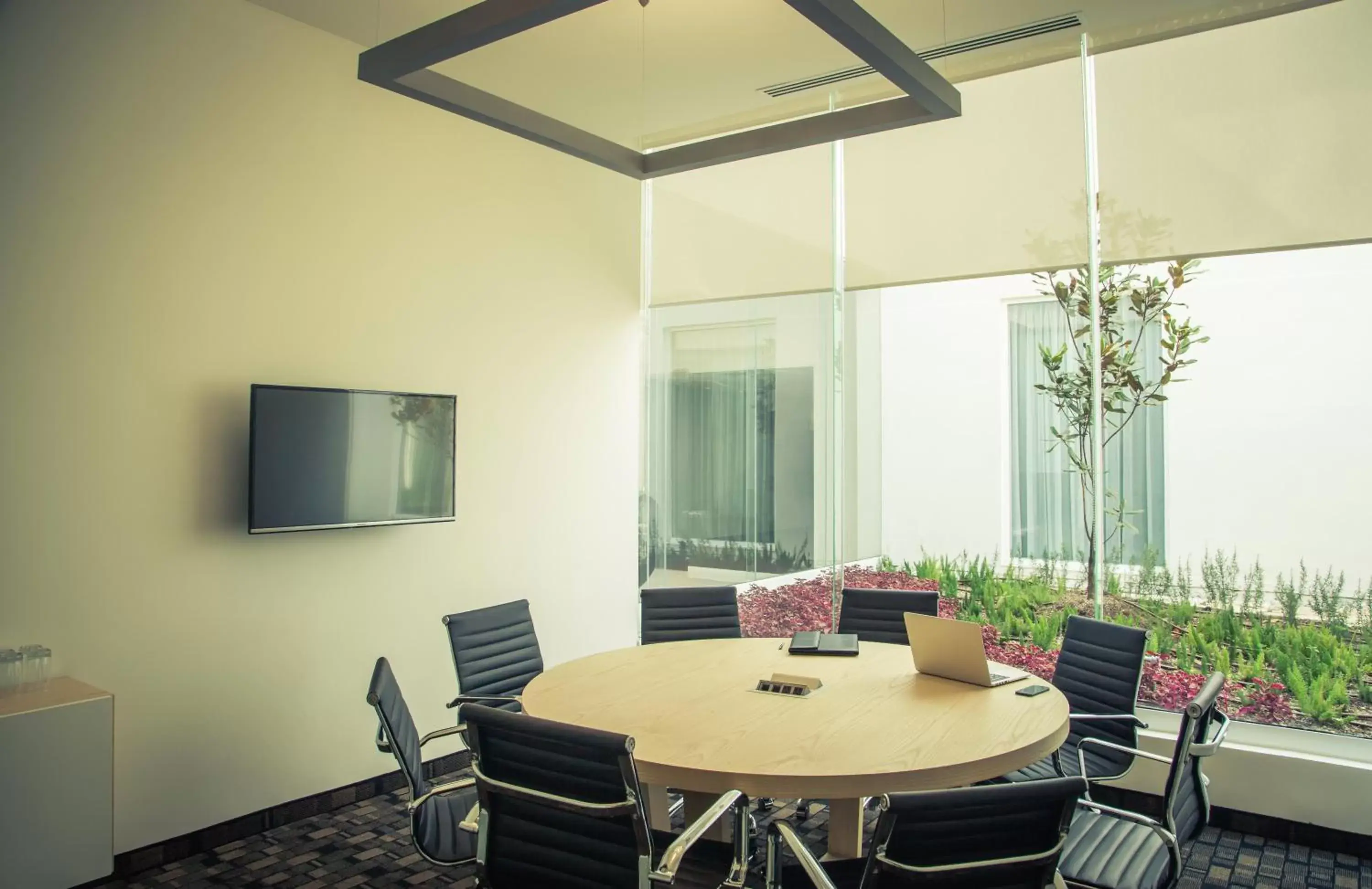 Meeting/conference room, Dining Area in Fiesta Inn Plaza Central Aeropuerto
