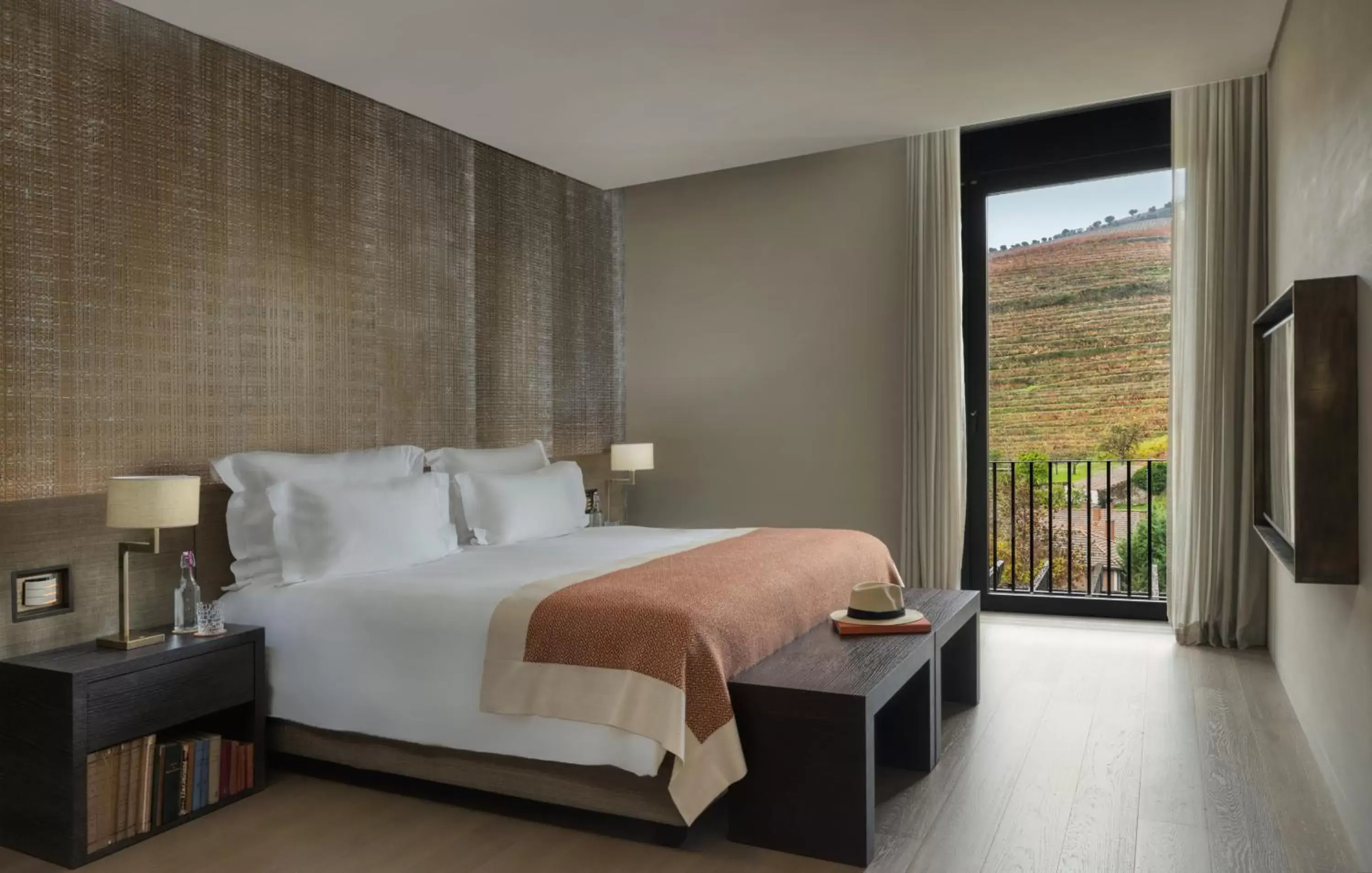 Bedroom, Bed in Six Senses Douro Valley