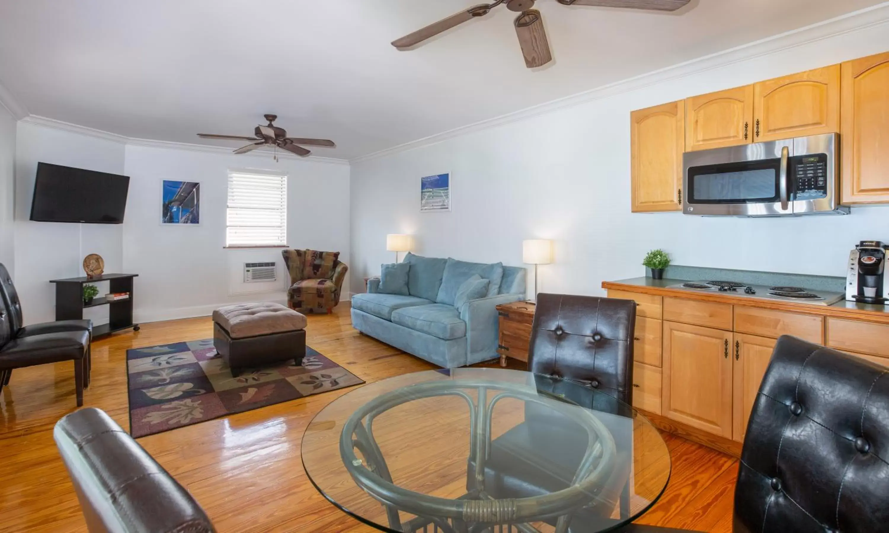 Living room, Dining Area in The Cabana Inn Key West - Adult Exclusive