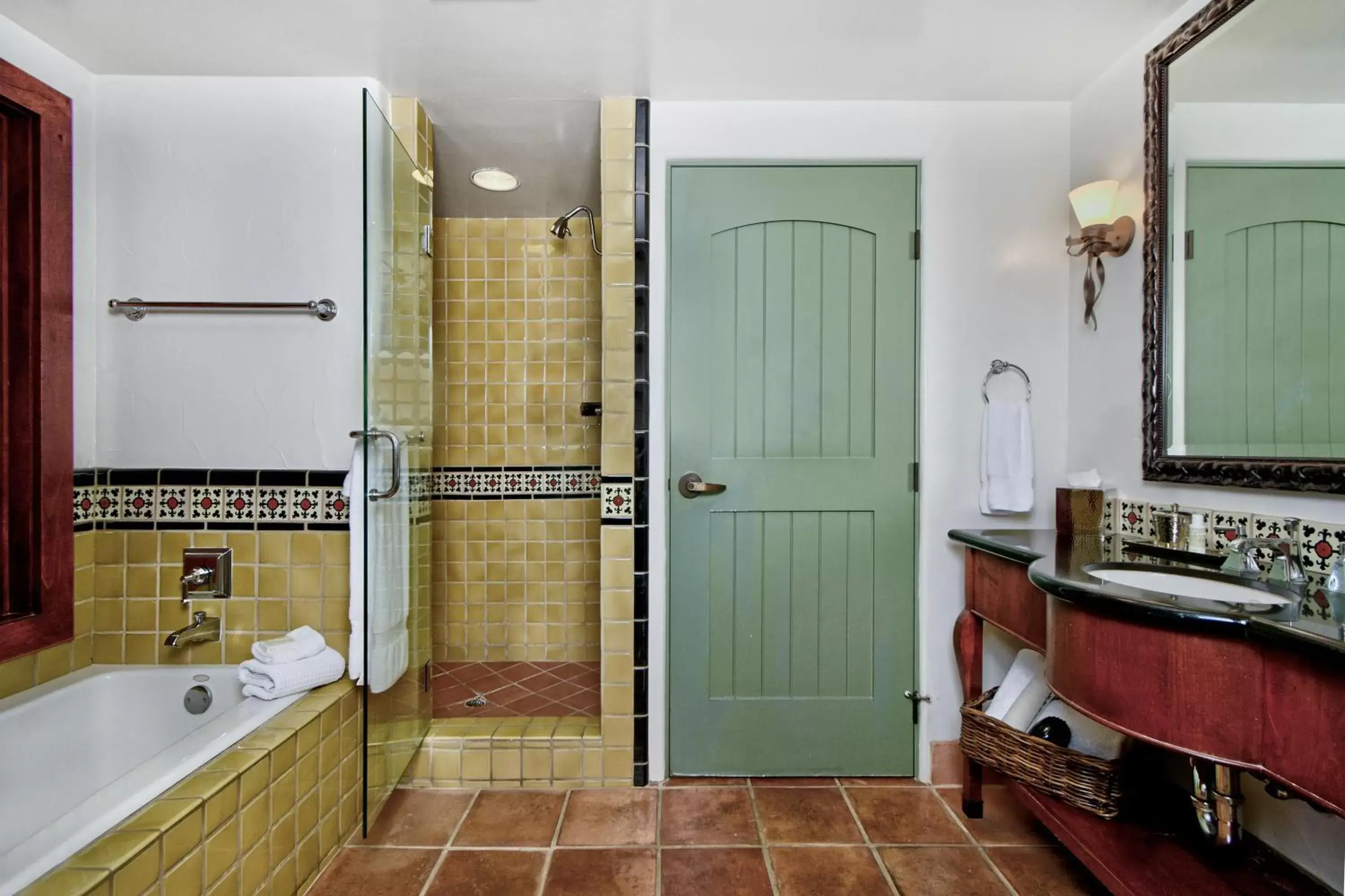 Shower, Bathroom in Hotel Los Gatos