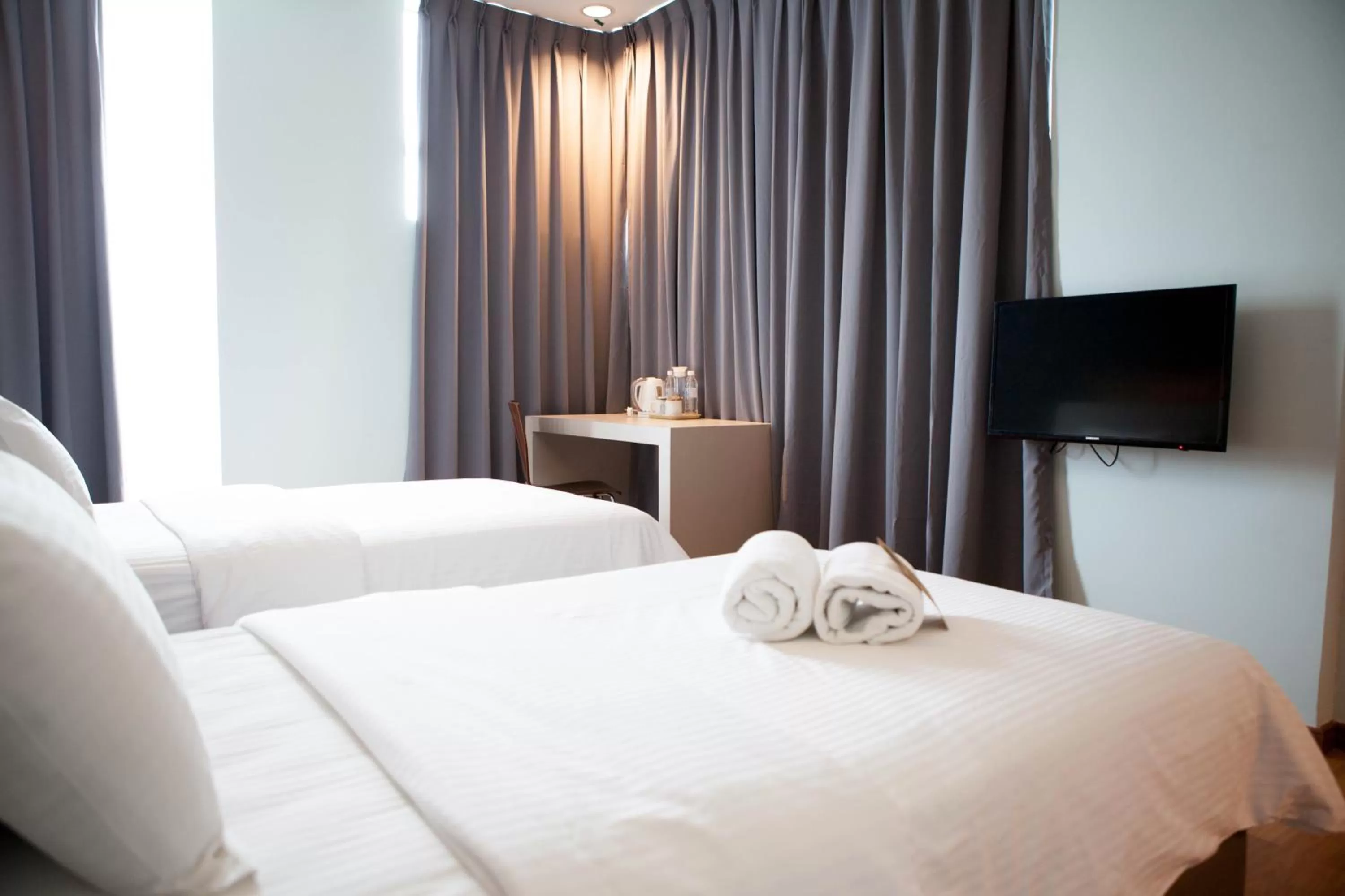 Photo of the whole room, Bed in Inn86