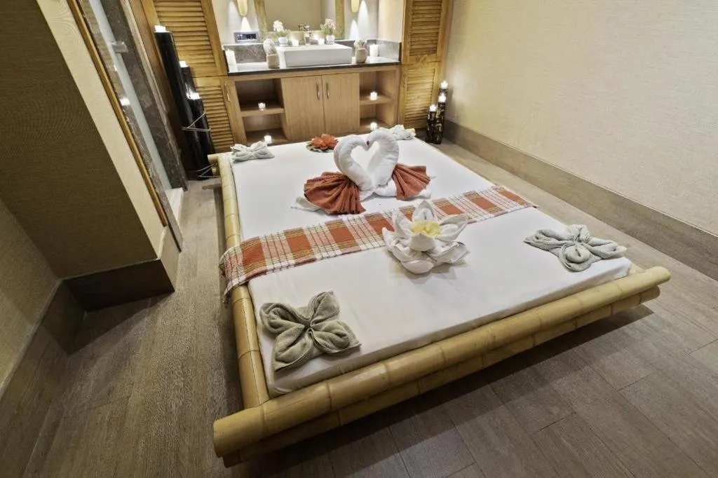 Spa and wellness centre/facilities, Bed in DoubleTree by Hilton Hotel Istanbul - Tuzla