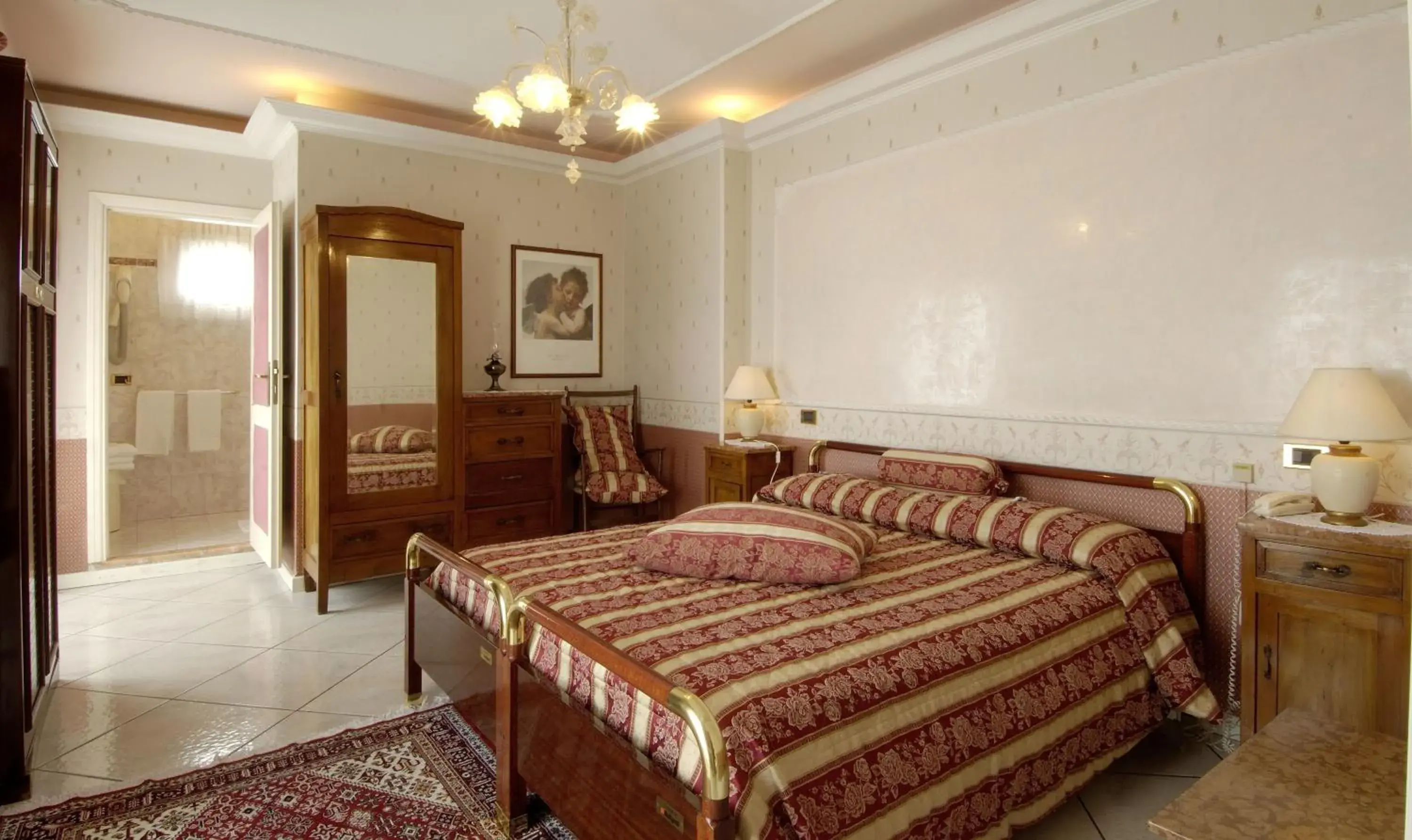 Photo of the whole room, Bed in Hotel Vienna Ostenda e Ristorante il Danubio