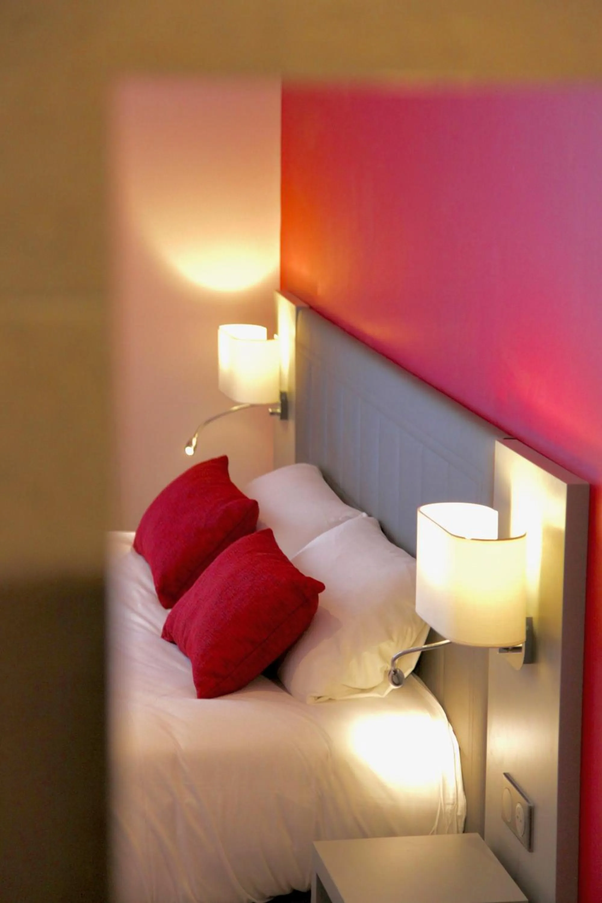 Bed in Logis Hôtel Restaurant Le Moulin de la Coudre