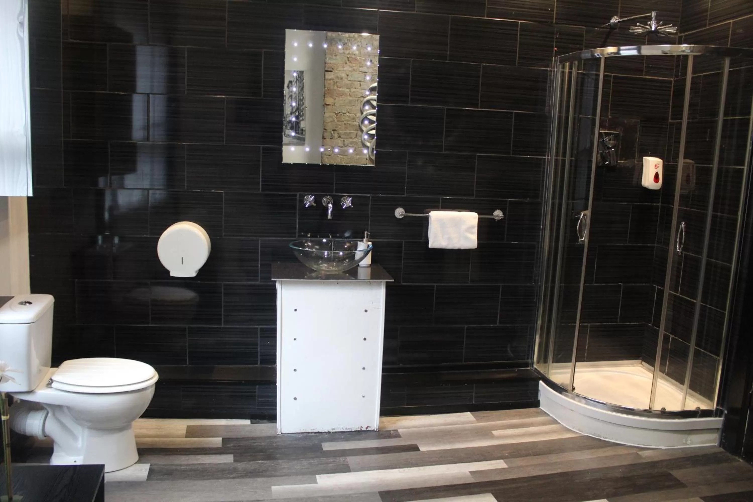 Bathroom in Mitre Hotel Manchester City Centre