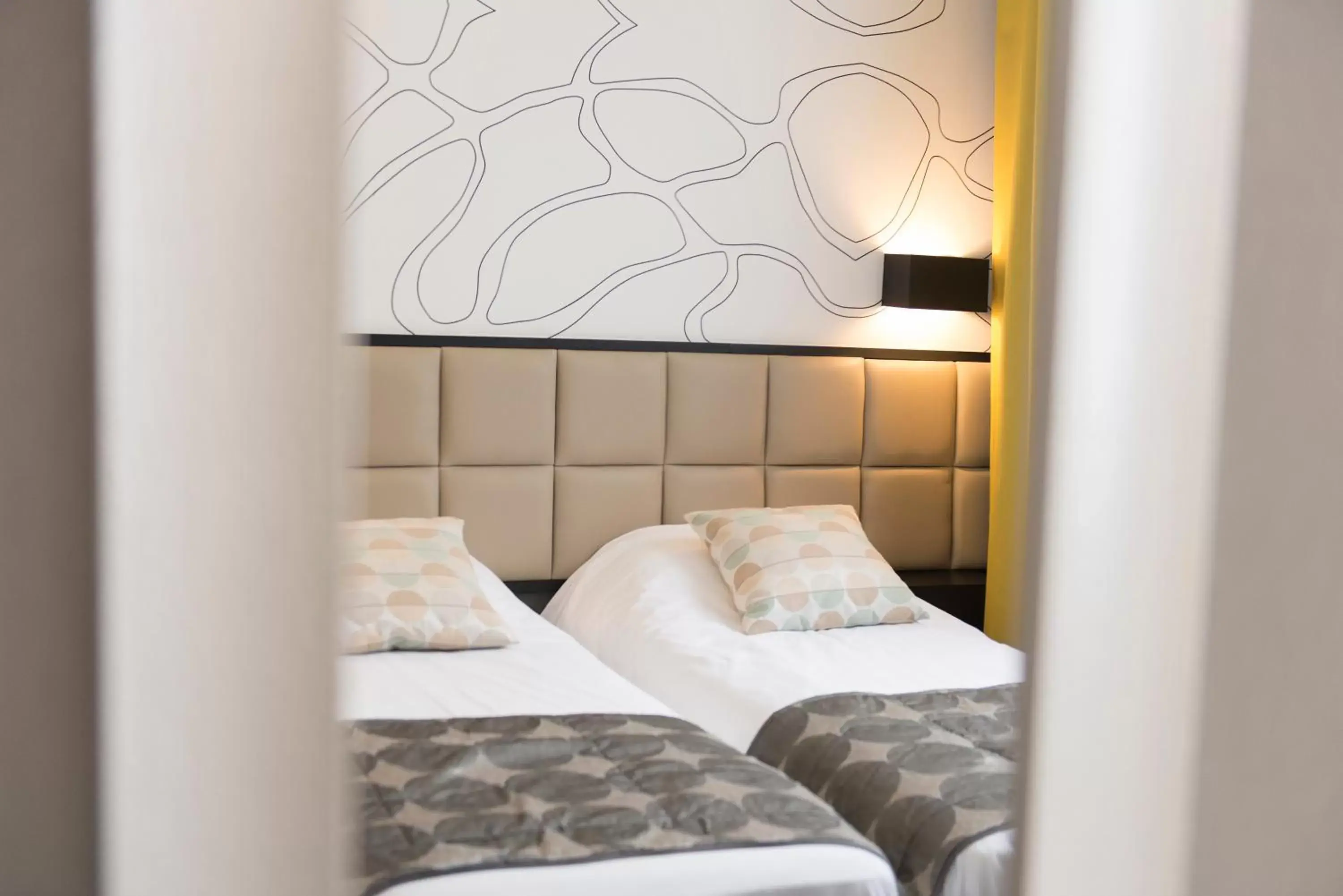 Bed in Hôtel Astoria