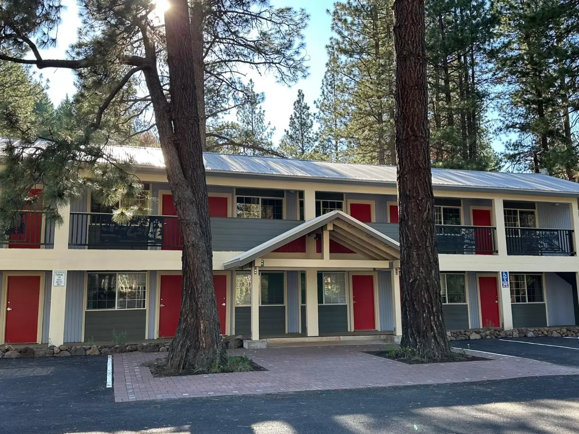 Property Building in Crater Lake Gateway - Hwy 140
