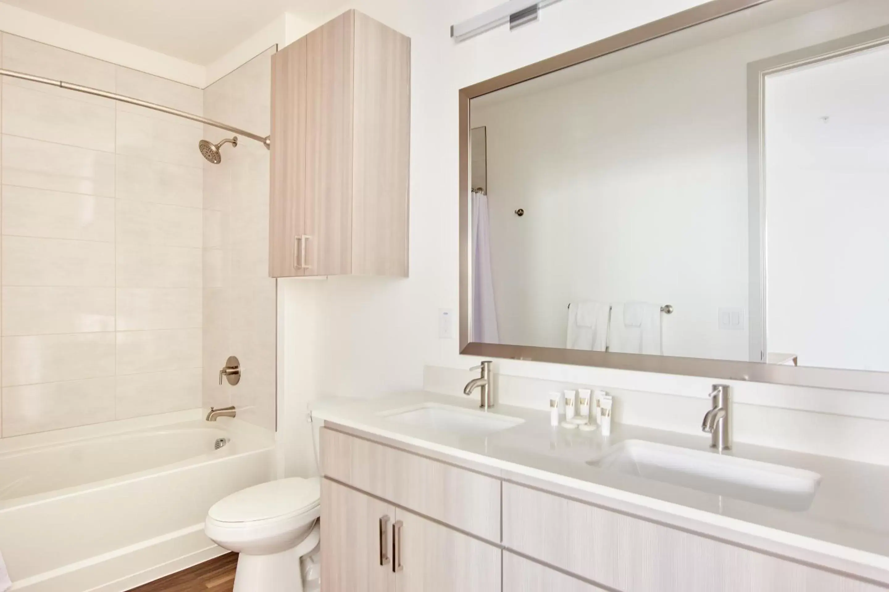 Living room, Bathroom in Sonder at Hance Park