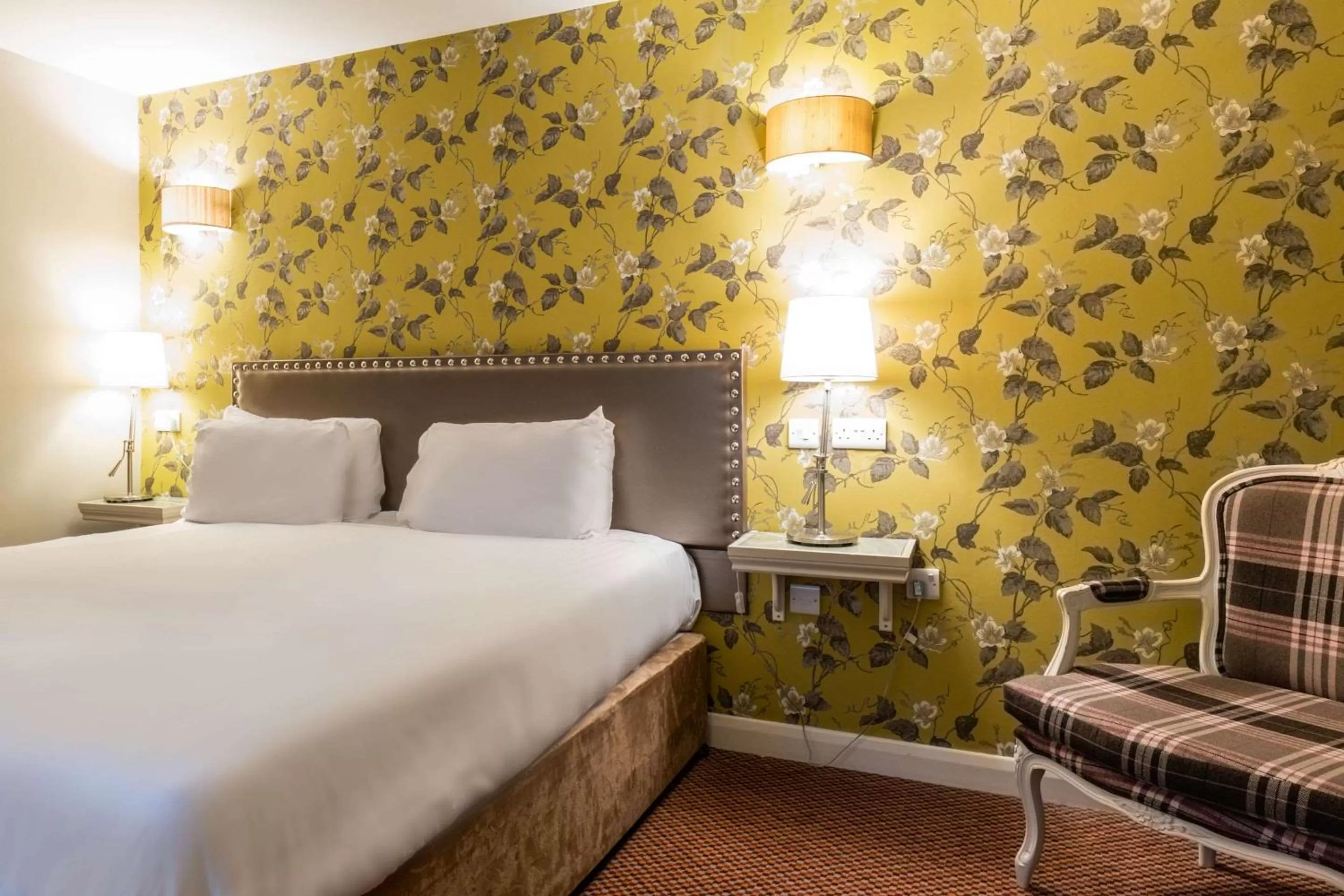 Photo of the whole room, Bed in Makeney Hall Hotel