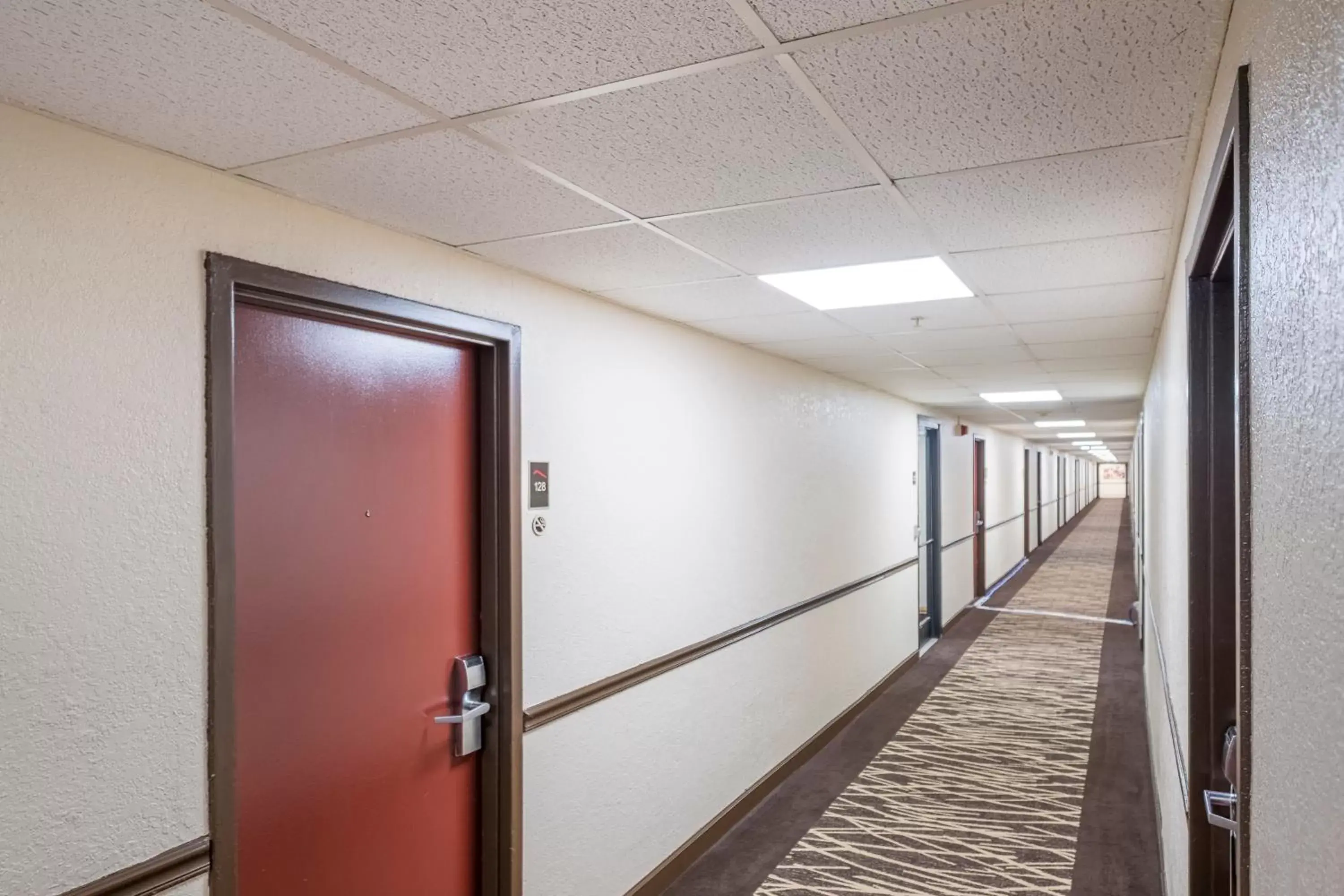 Decorative detail in Red Roof Inn Knoxville Central – Papermill Road